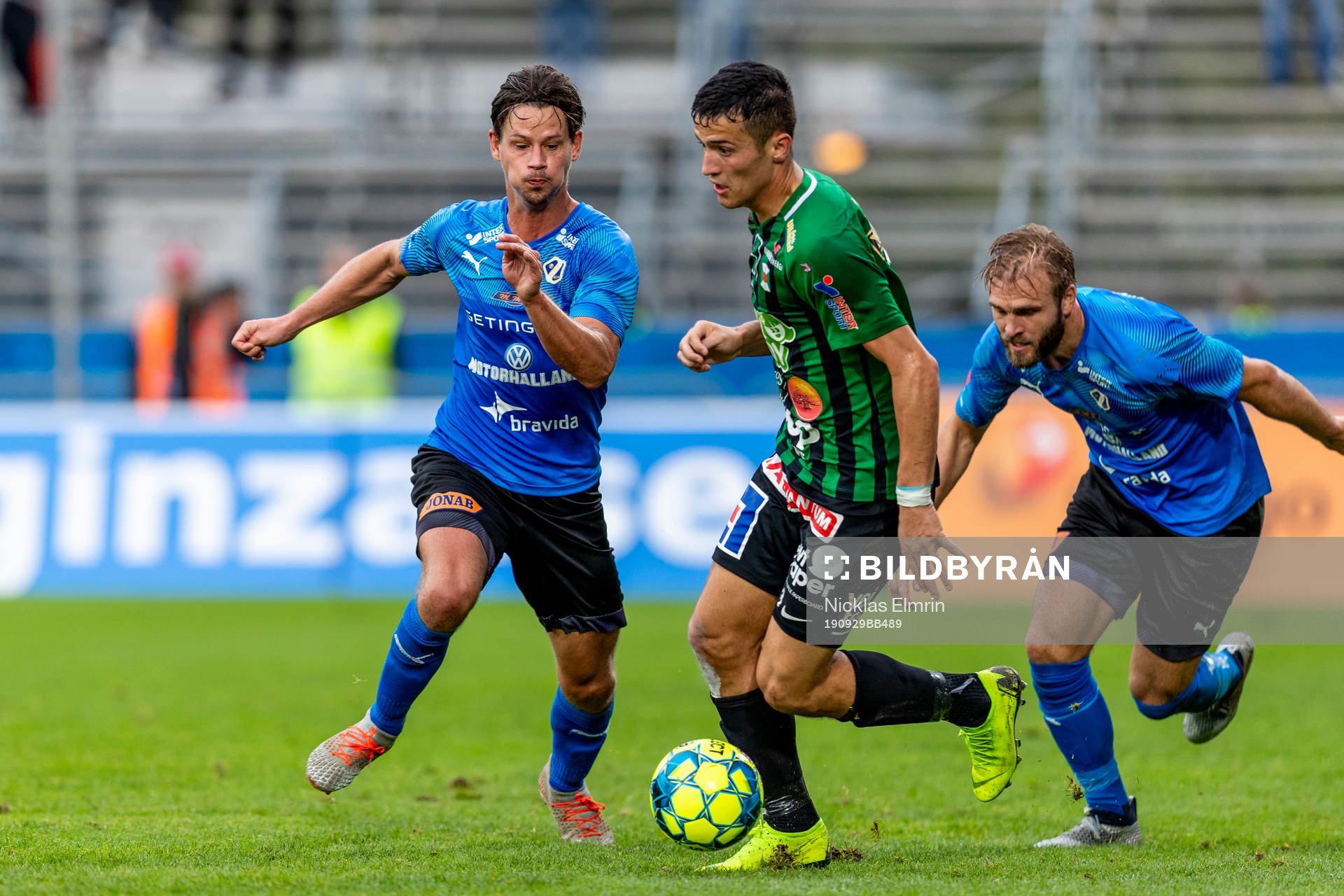 Varbergs Astrit Seljmani mot Halmstads Johan Oremo 0ch