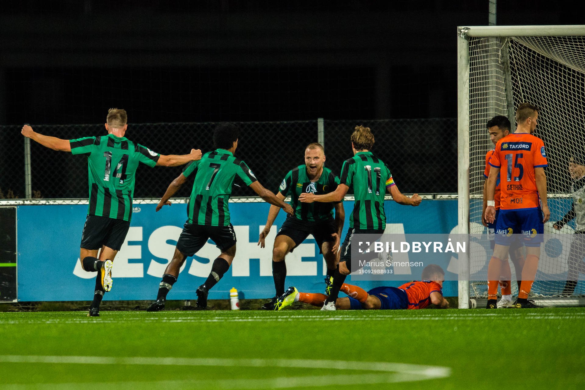 Espen Bjørnsen Garnås of Ull/Kisa celebrates
