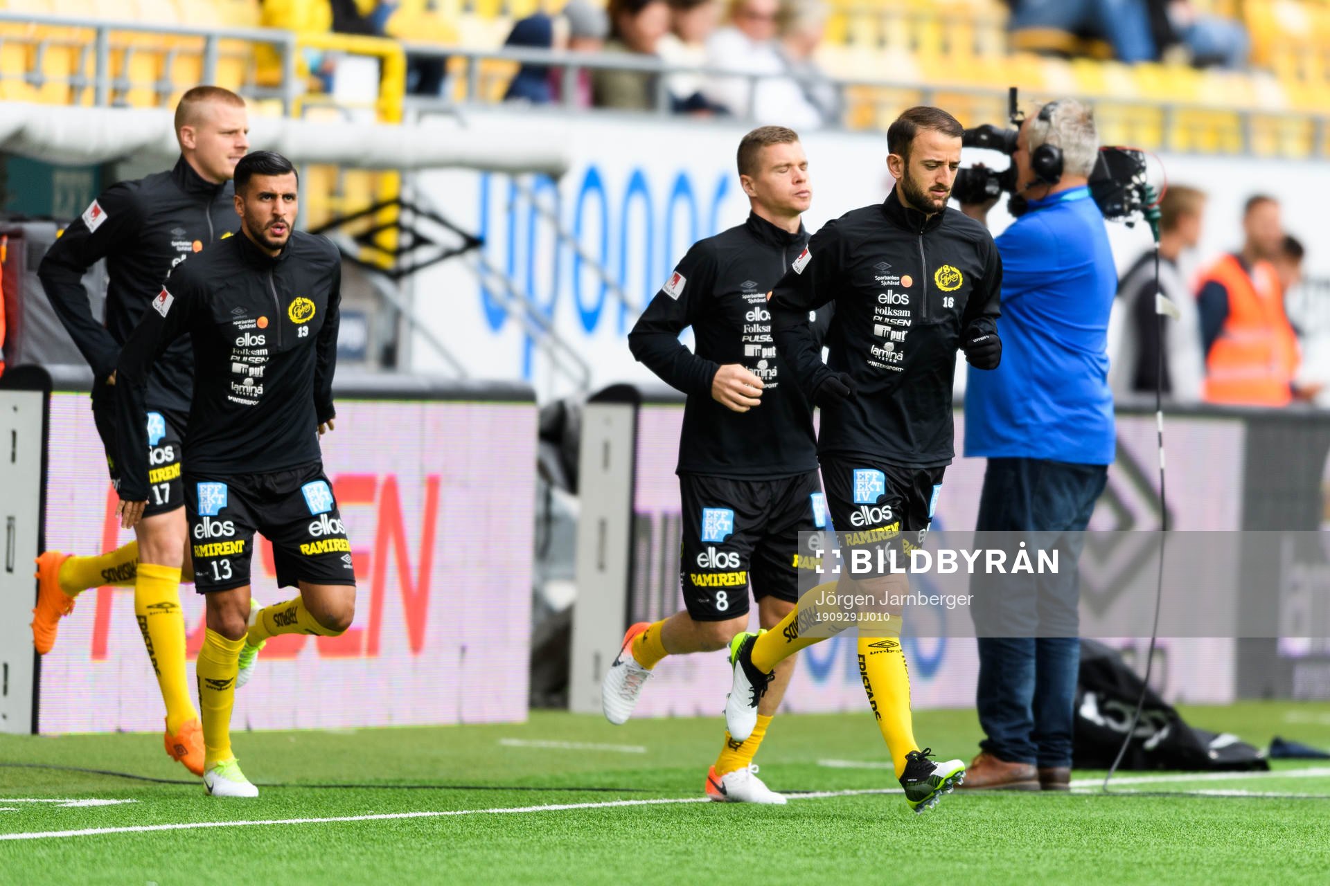 Elfsborgs spelare kommer in på arenan