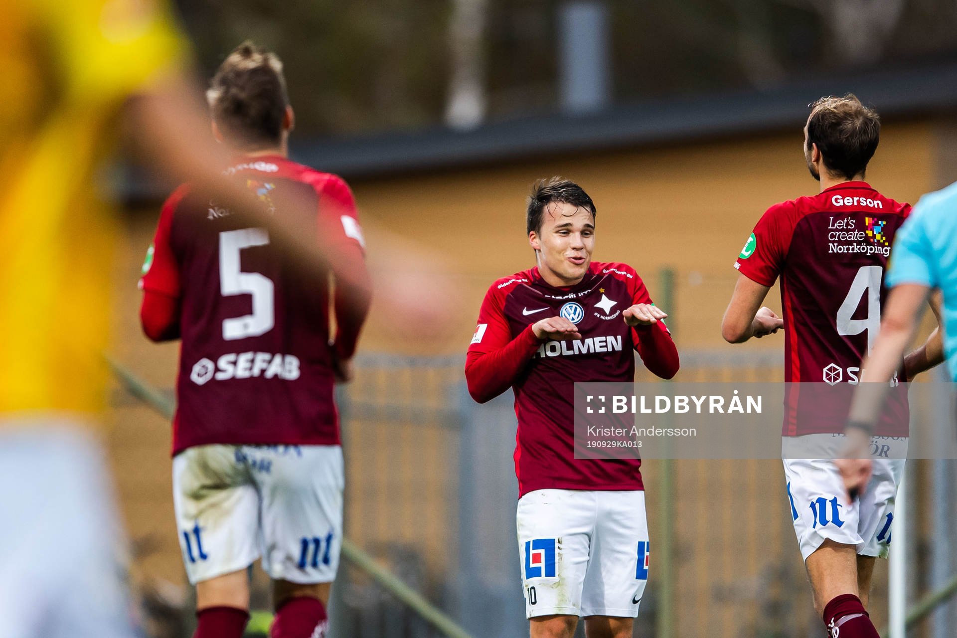 IFK Norrköpings Simon Skrabb jublar
