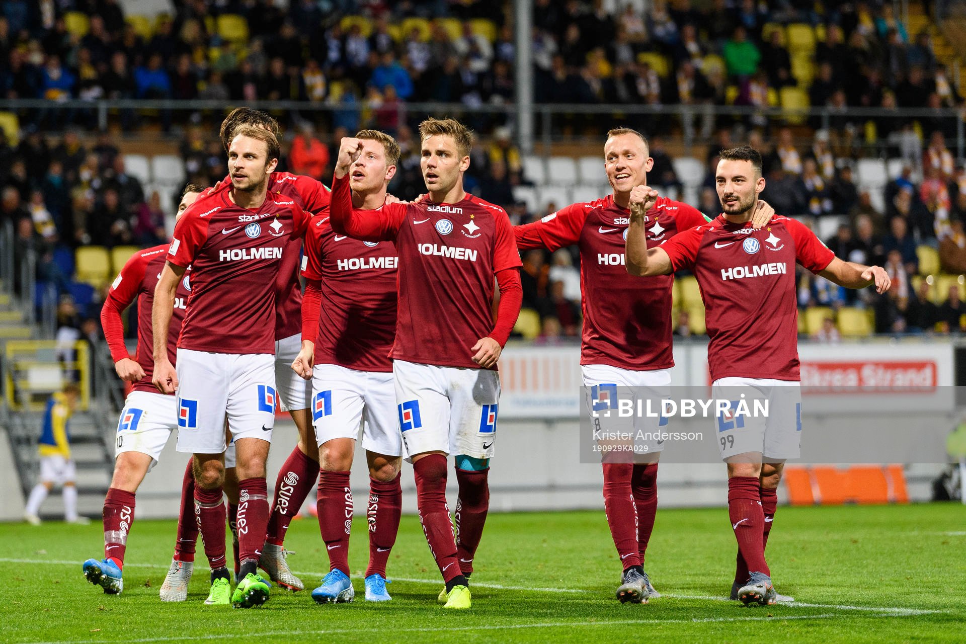 IFK Norrköpings Christoffer Nyman jublar med lagkamrater