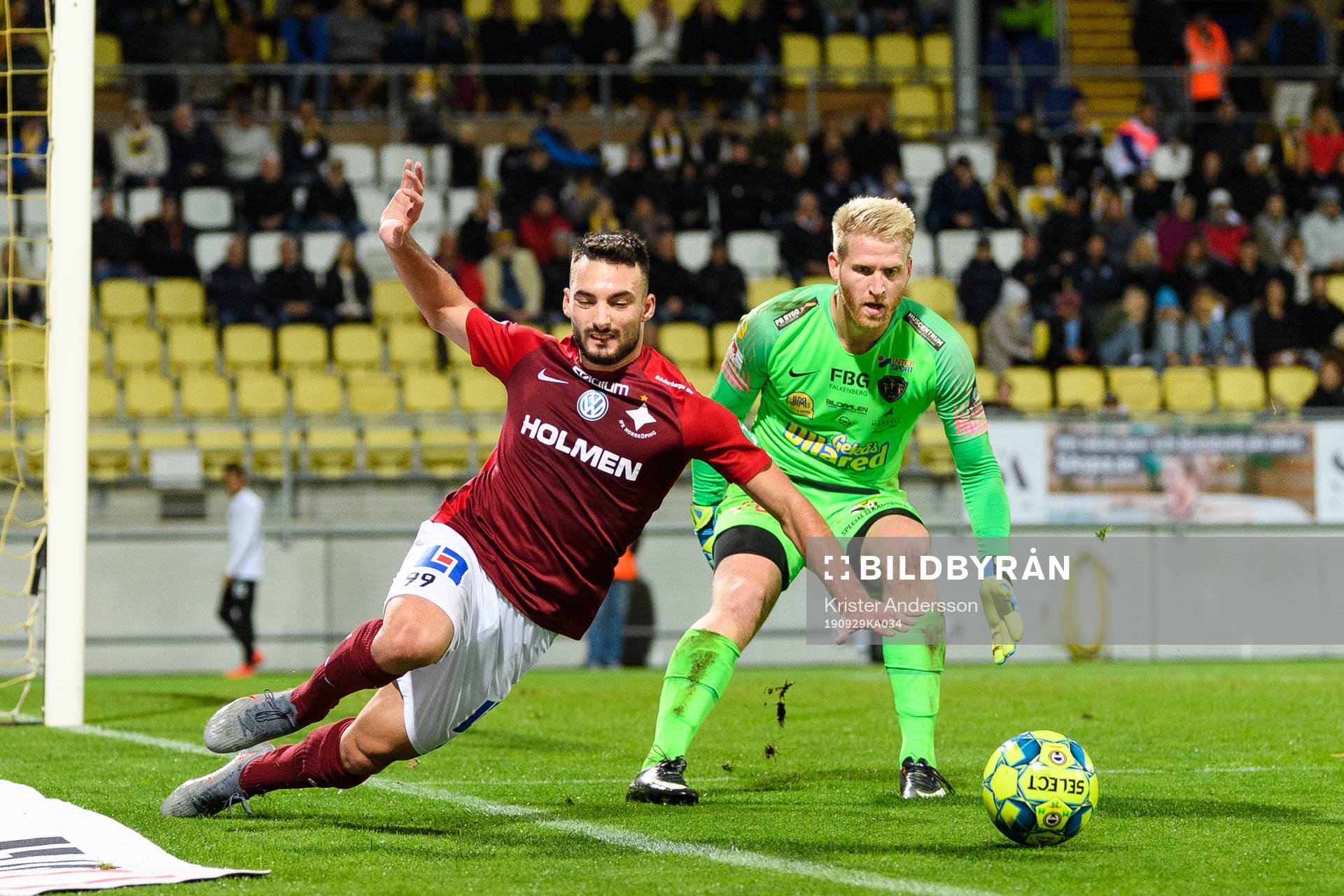 IFK Norrköpings Sead Haksabanovic och Falkenbergs målvakt