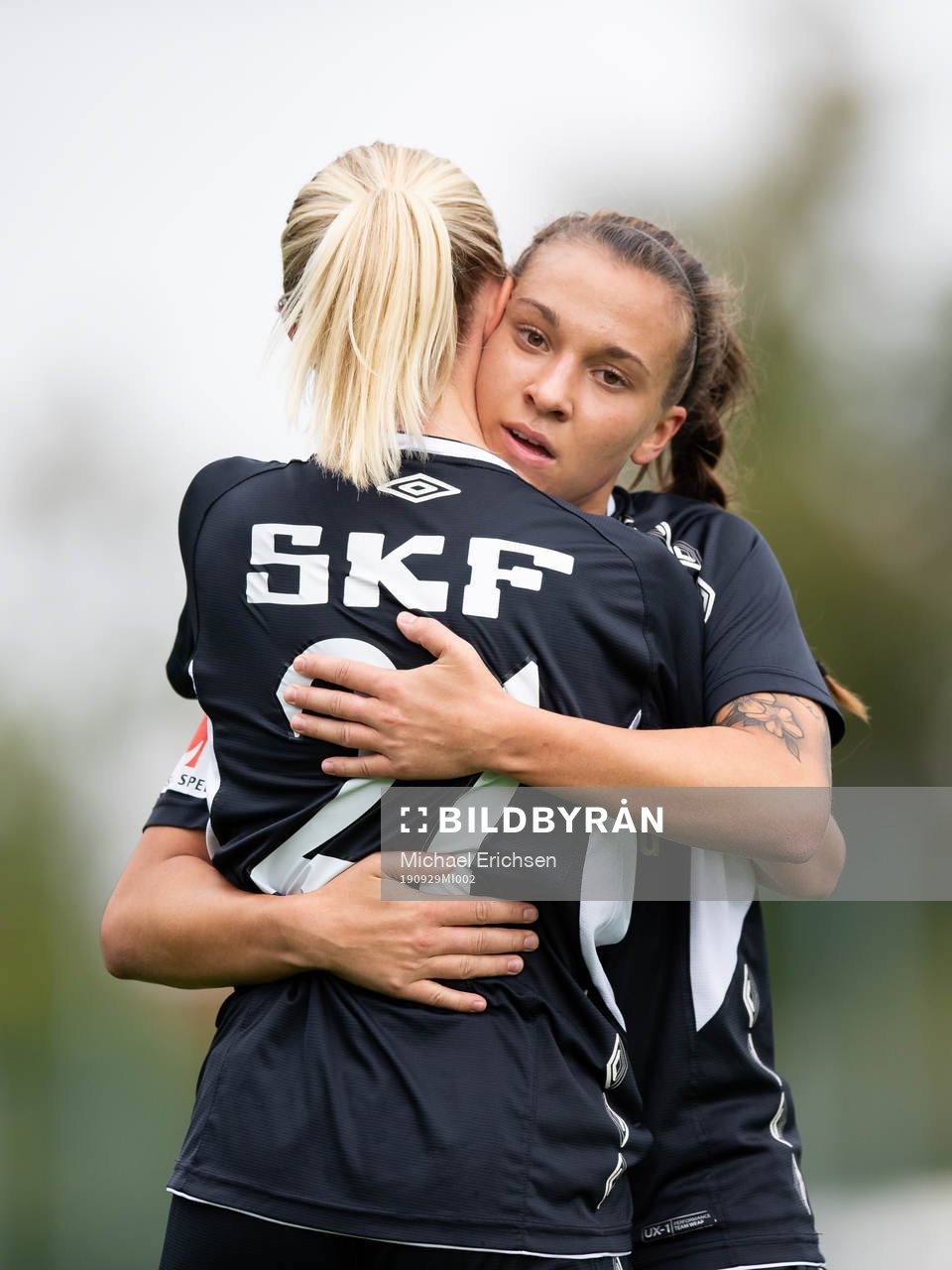 Göteborgs Rebecka Blomqvist jublar ihop med Julia Zigiotti
