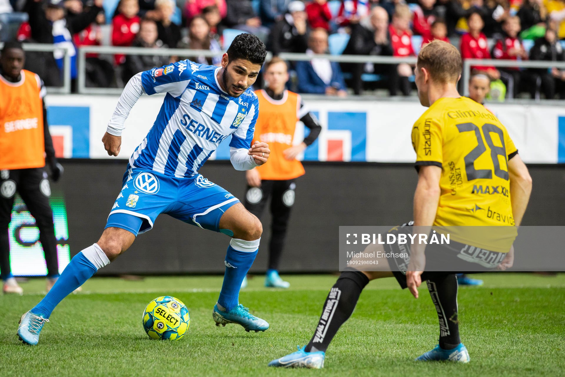 IFK Göteborgs Hosam Aiesh och Häckens Adam Andersson