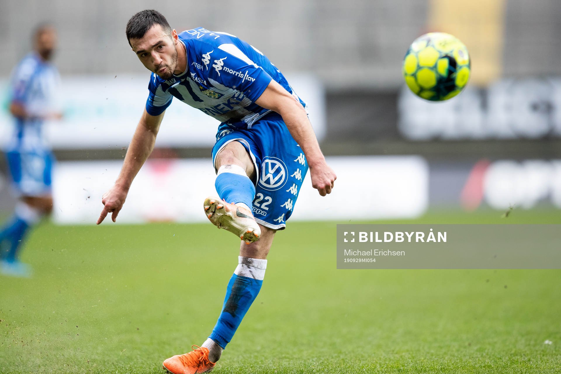 IFK Göteborgs Giorgi Kharaishvili med en frispark