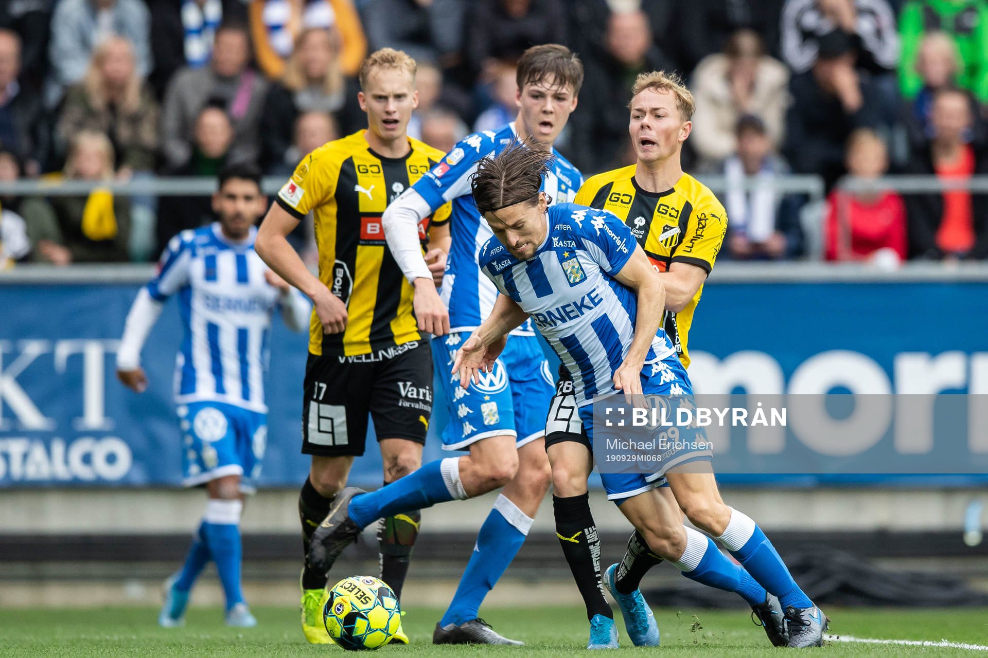IFK Göteborgs Lasse Vibe faller