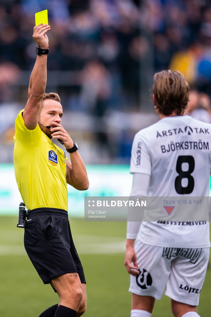 Domare Kristoffer Karlsson tilldelar Sirius Tim