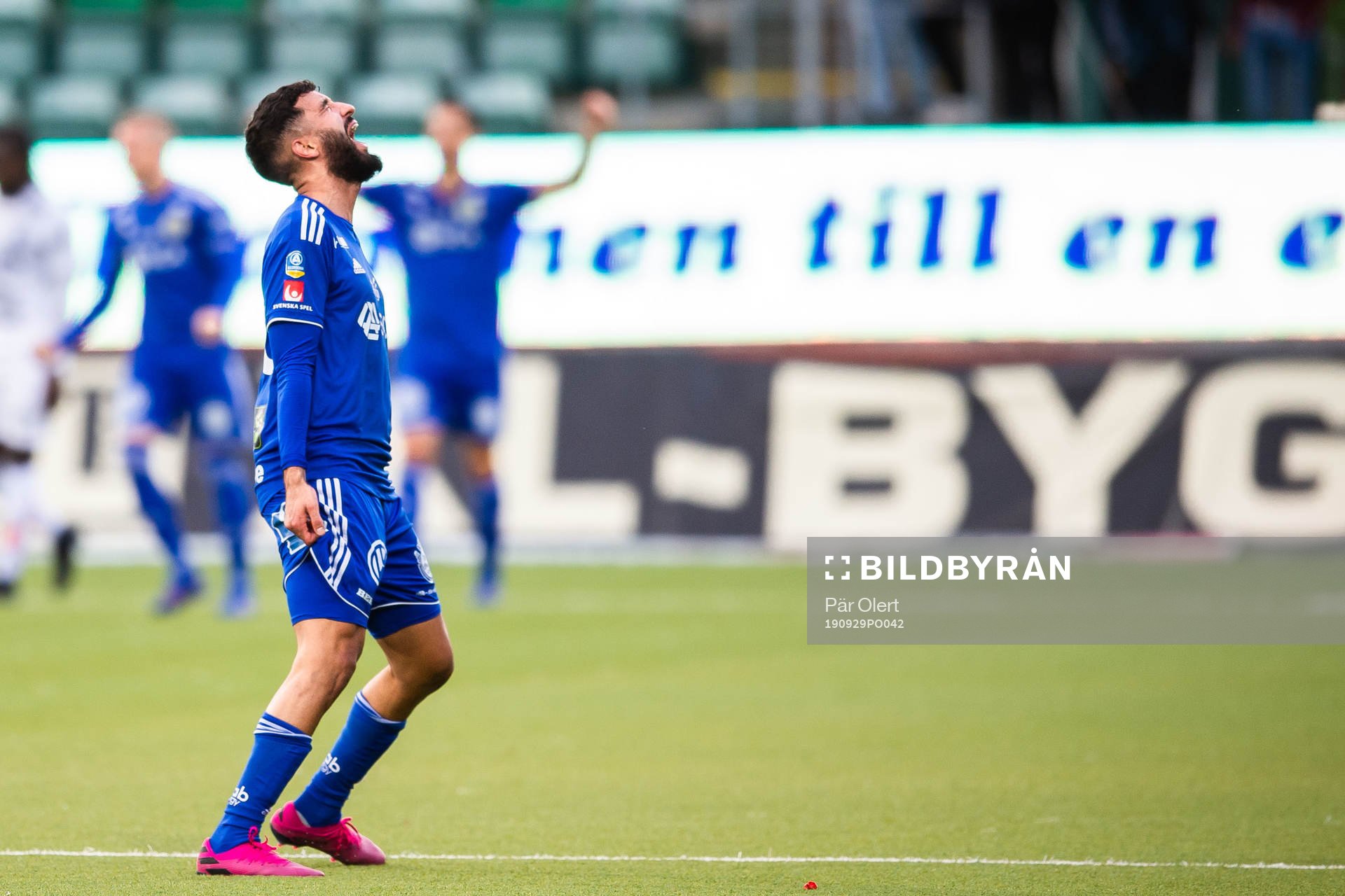 Sundsvalls Omar Eddahri jublar efter fotbollsmatchen i Allsvenskan mellan GIF Sundsvall och Sirius den 29 september 2019 i Sundsvall. 