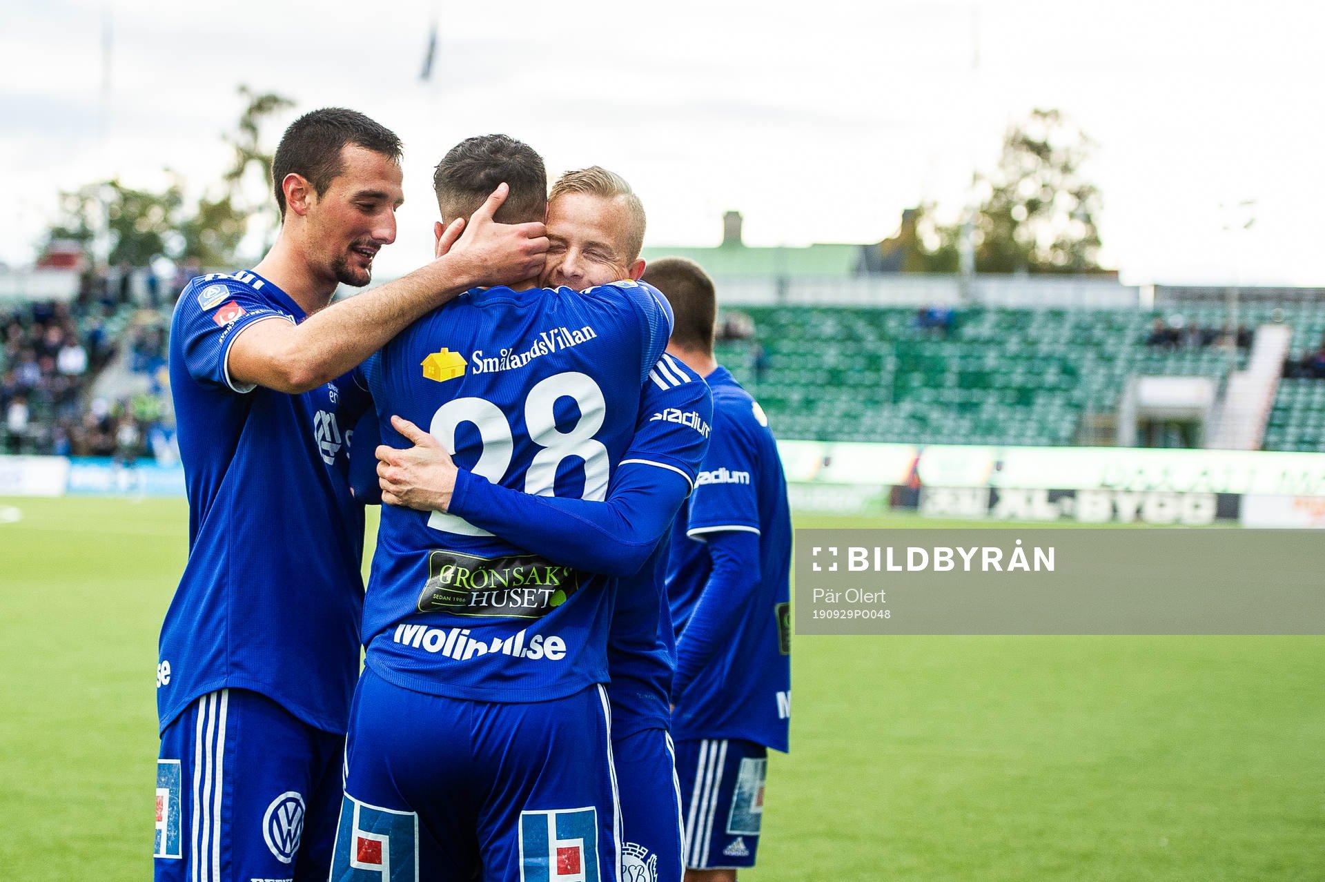Sundsvalls Omar Eddahri, Pol Moreno Sanchez och Tobias Eriksson jublar efter 2-1 under fotbollsmatchen i Allsvenskan mellan GIF Sundsvall och Sirius den 29 september 2019 i Sundsvall.