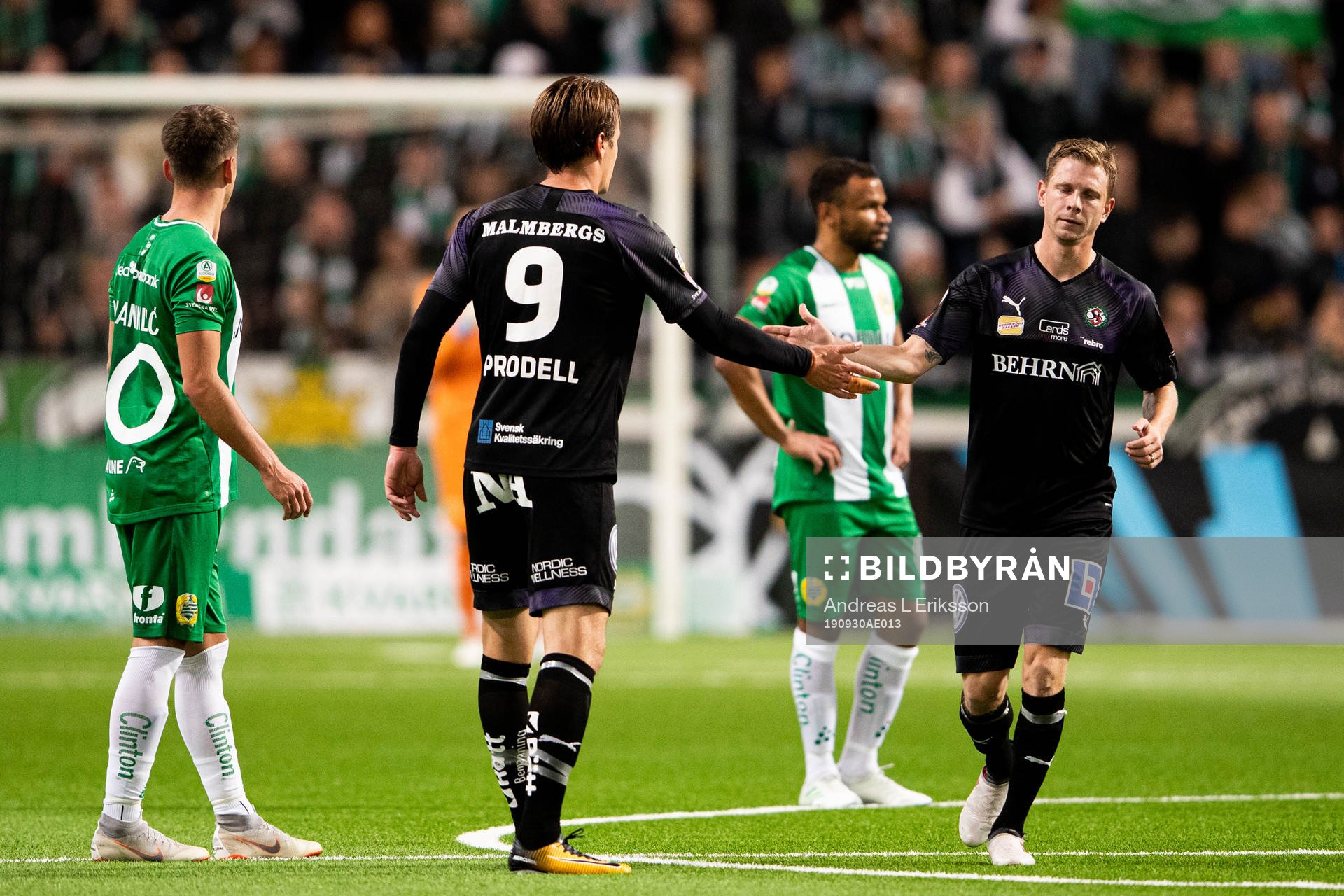 Örebros Viktor Prodell jublar med Johan Bertilsson