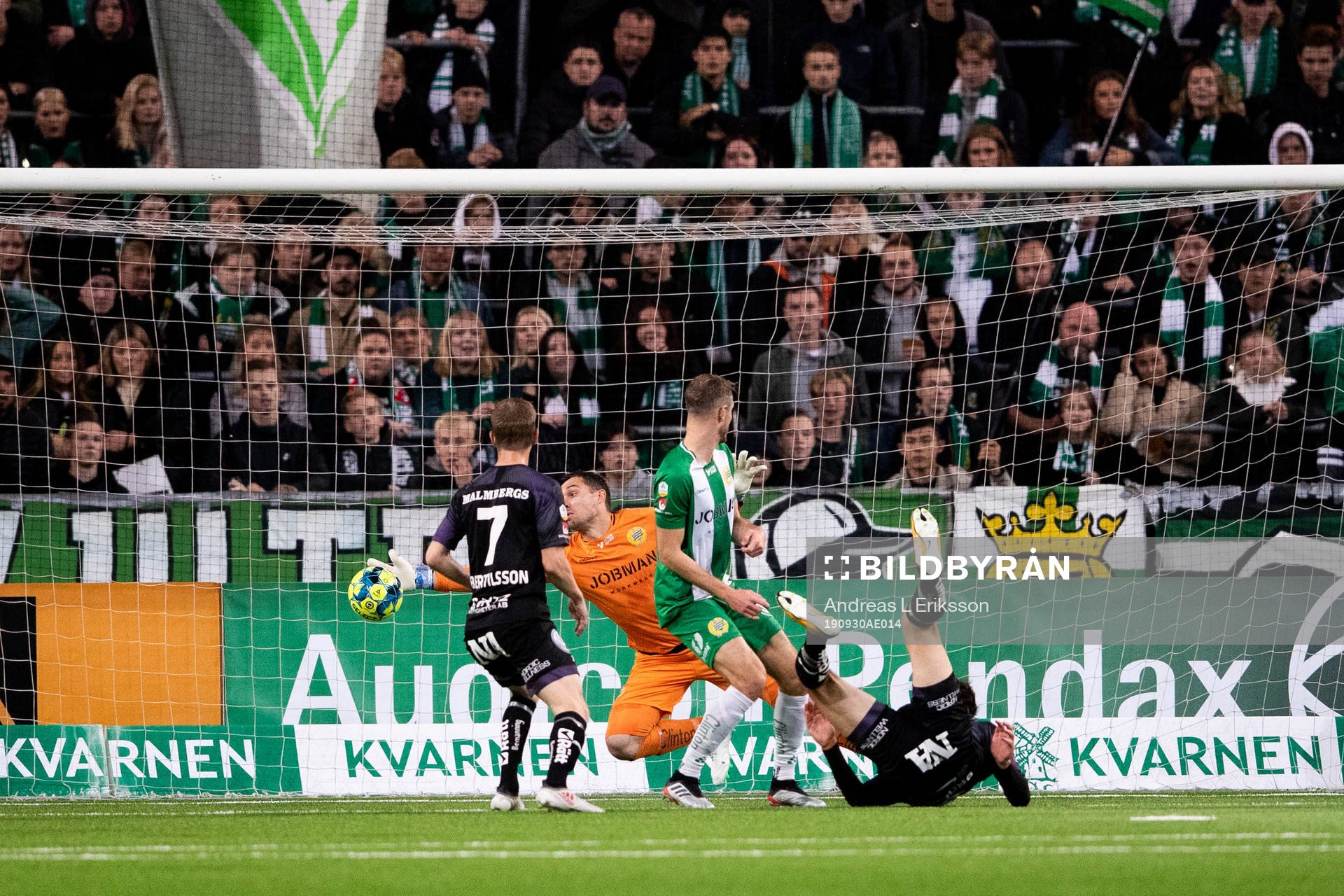 Örebros Viktor Prodell gör 0-1 bakom Hammarbys målvakt