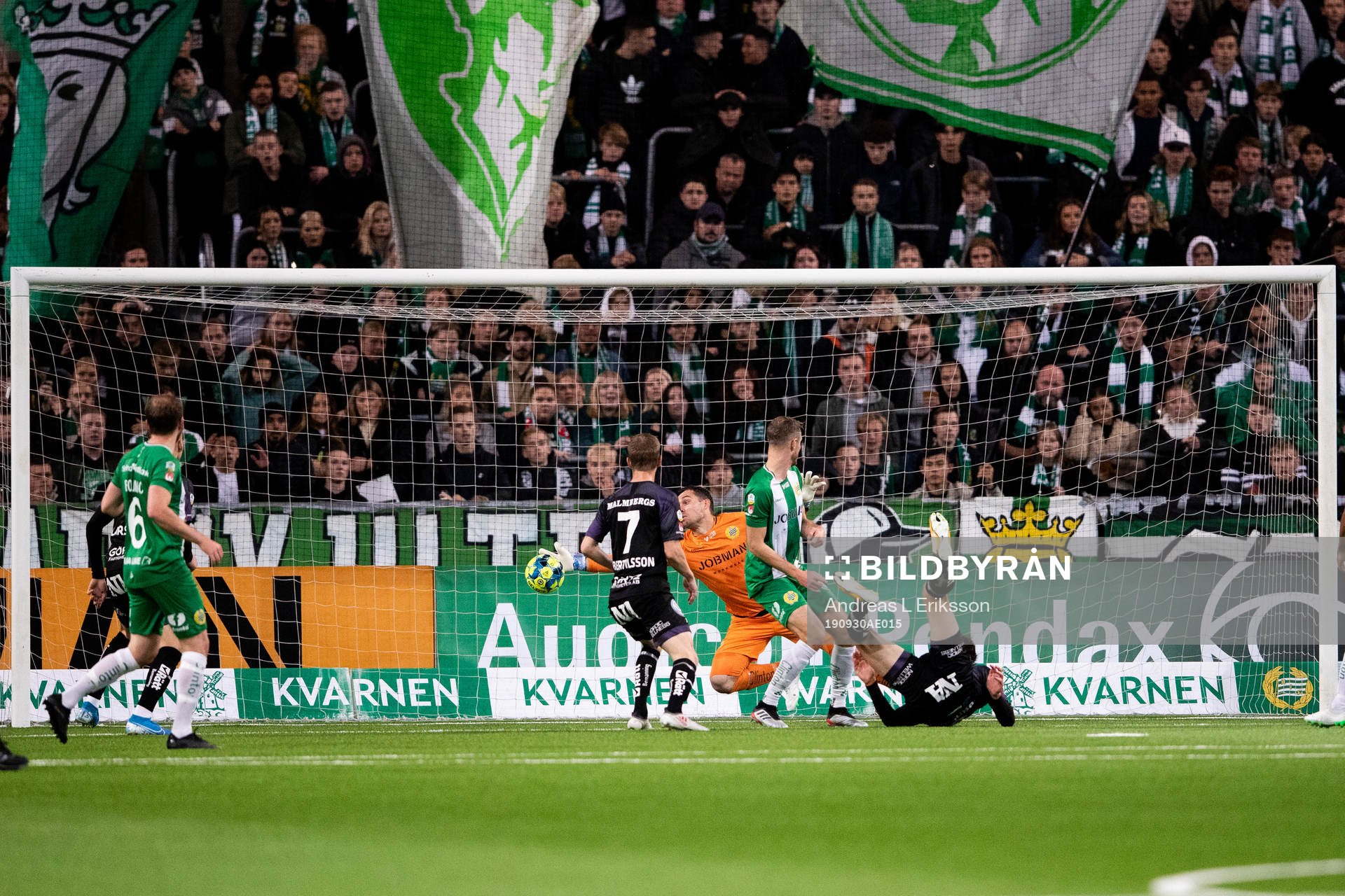 Örebros Viktor Prodell gör 0-1 bakom Hammarbys målvakt