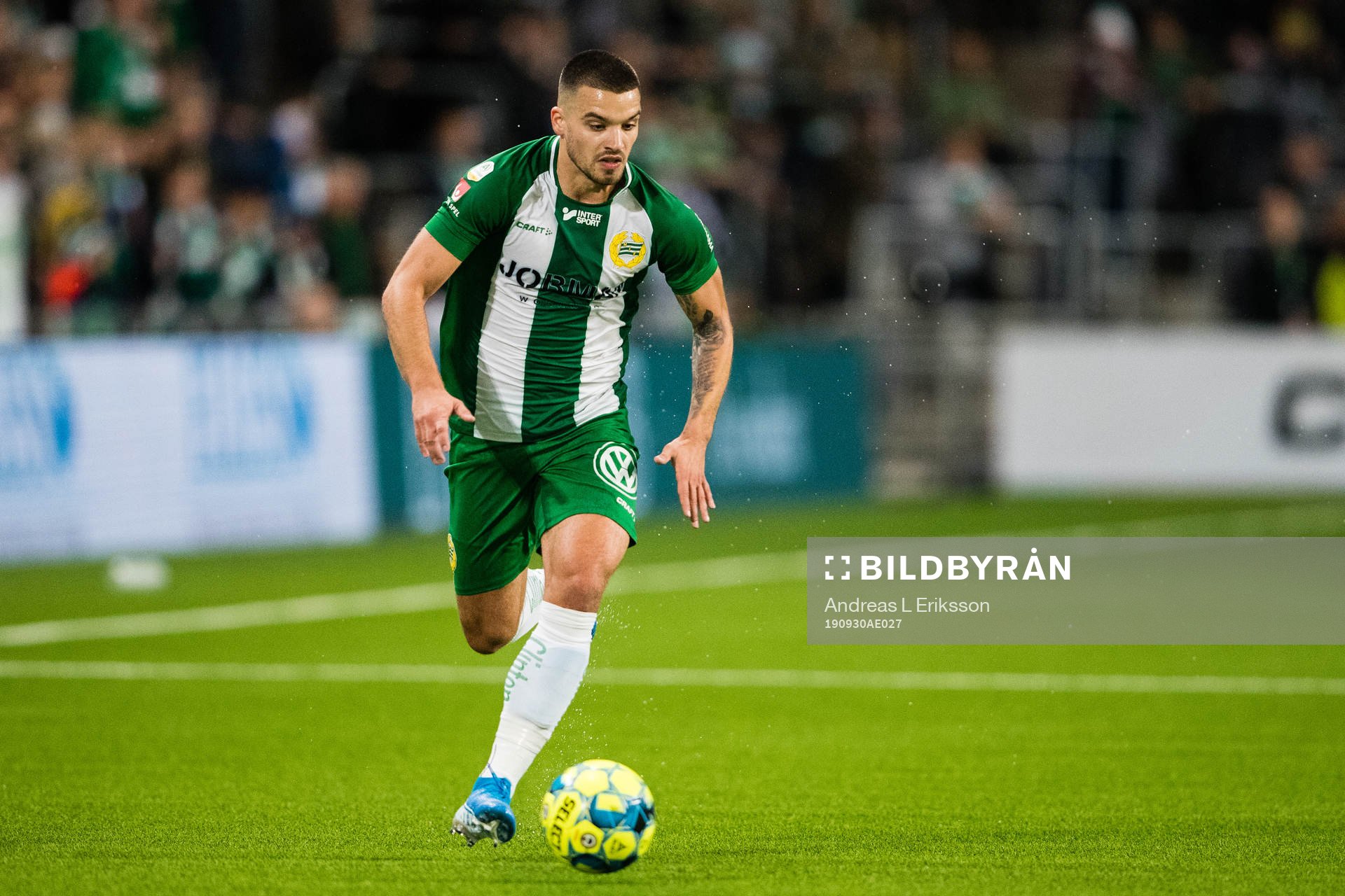 Hammarbys Vladimir Rodic med bollen