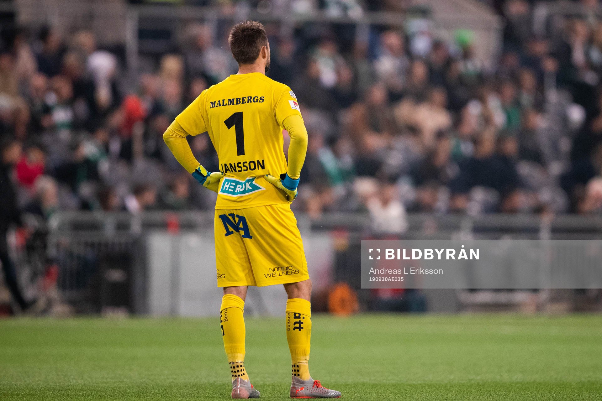 Örebros målvakt Oscar Jansson deppar