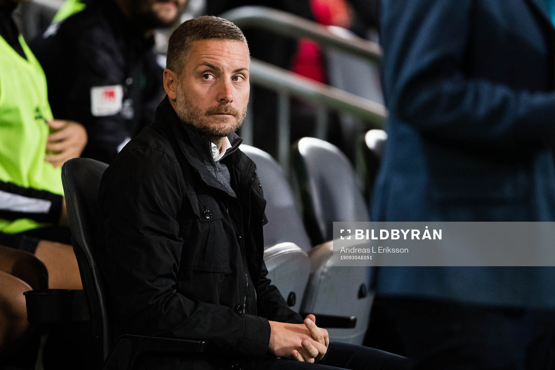Örebros tränare Axel Kjäll innan fotbollsmatchen i