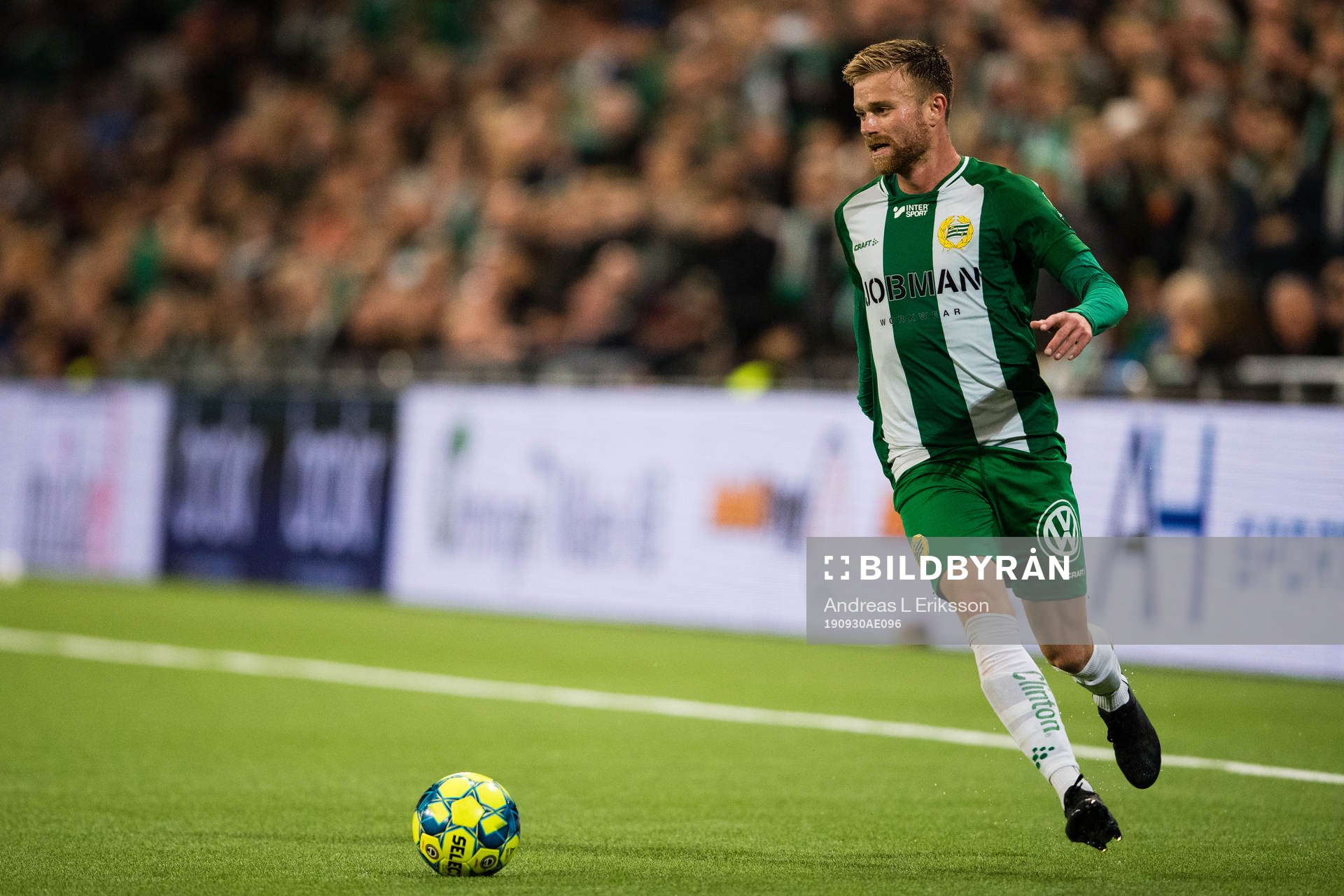 Hammarbys Dennis Widgren med bollen