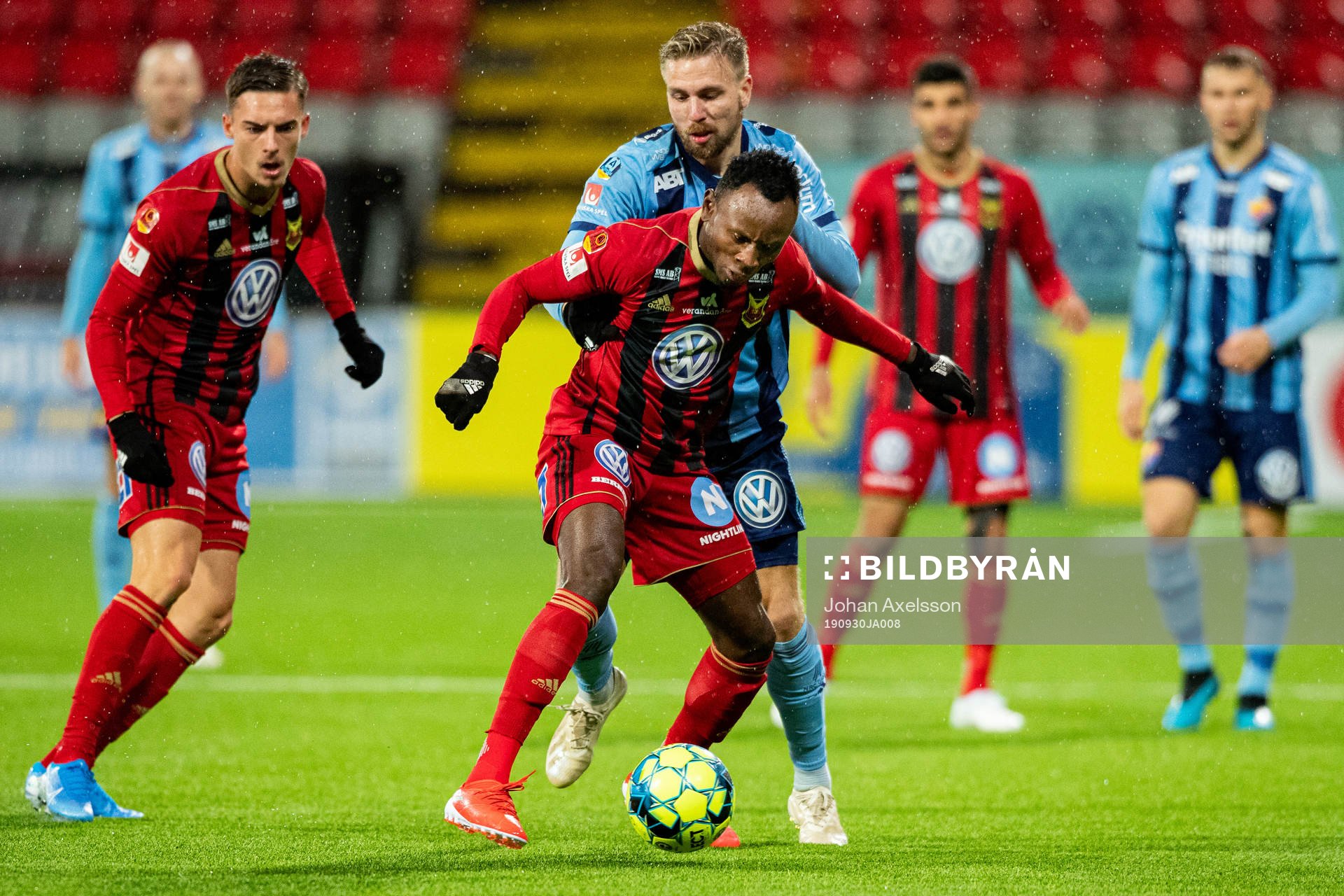 Östersunds Sam Mensiro och Djurgårdens Jonathan Ring