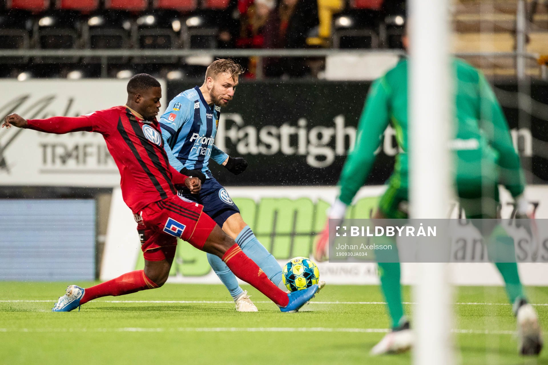 Djurgårdens Jonathan Ring och Östersunds Isak Ssewankambo