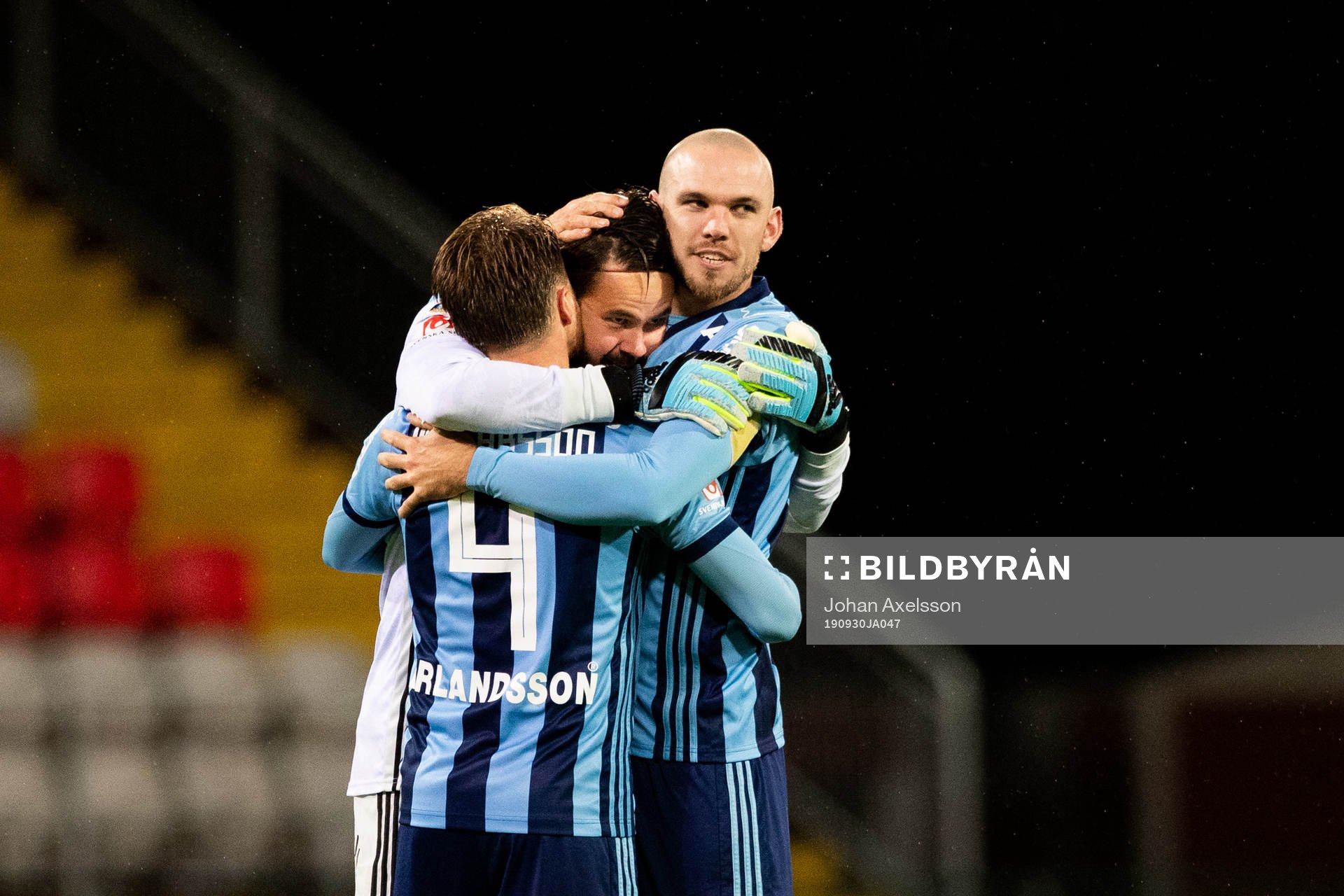 Djurgårdens Jacob Une Larsson, målvakt Tommi Vaiho och