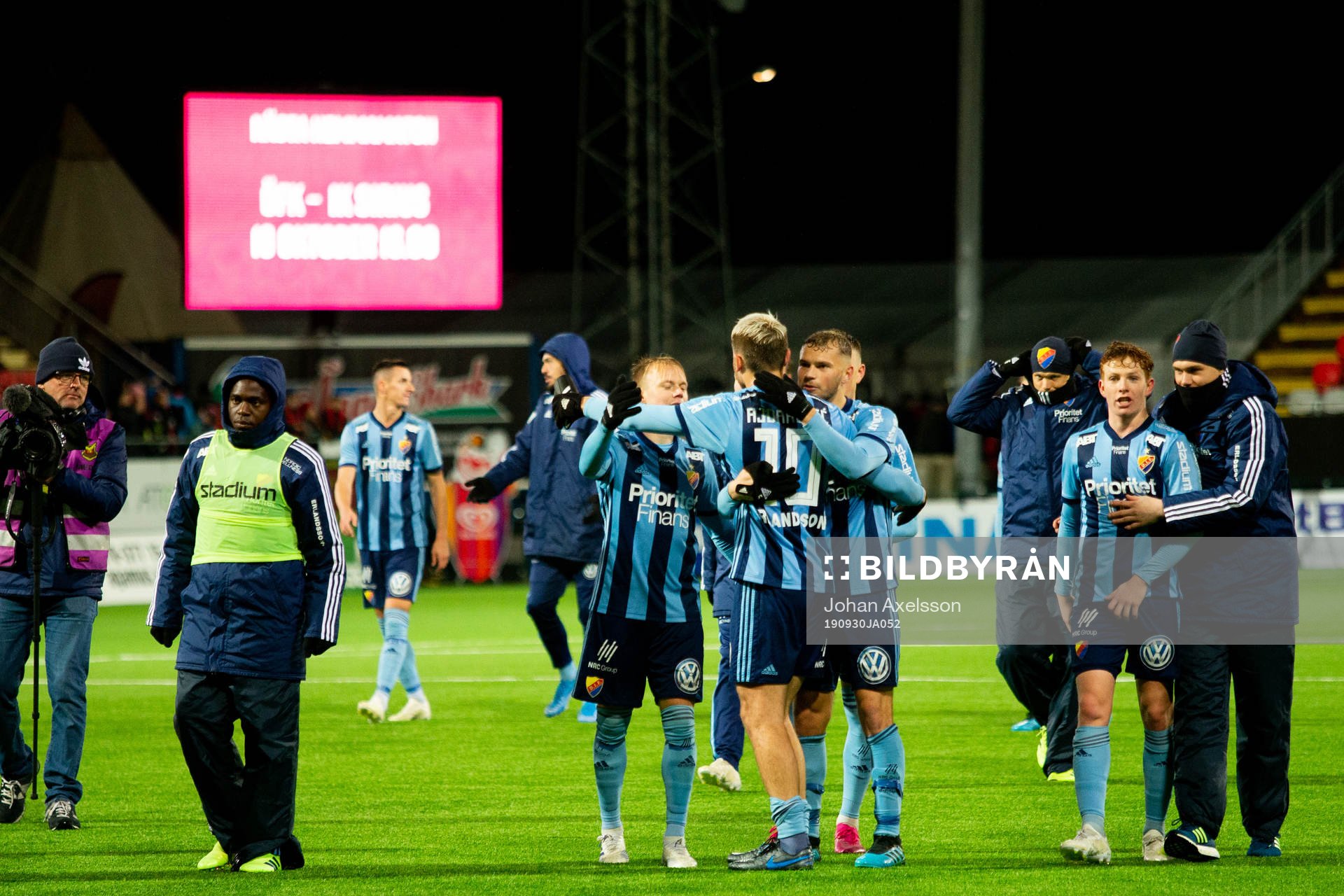 Djurgårdens Astrit Ajdarevic jublar med lagkamrater