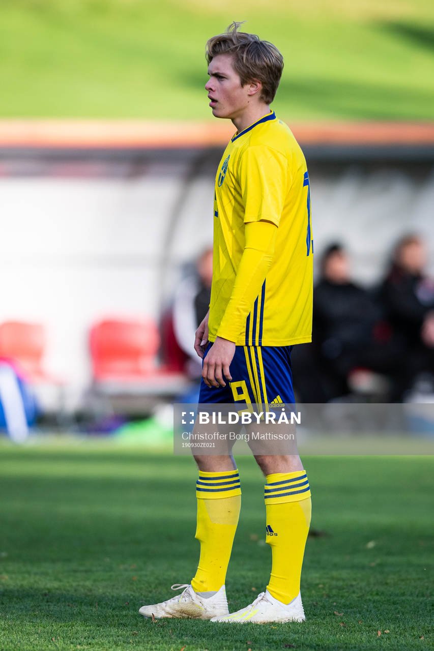 Sveriges Kristoffer Krebs under fotbollsmatchen i EM-kvalet för Pojkar 17 mellan Sverige och Färöarna den 30 september 2019 i Helsingborg.