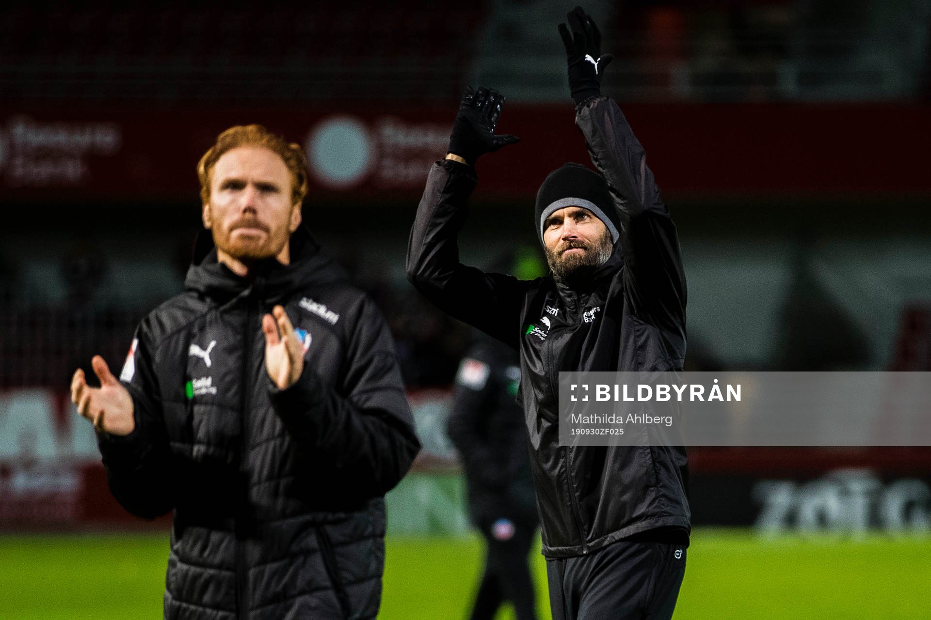 Helsingborgs tränare Olof Mellberg jublar
