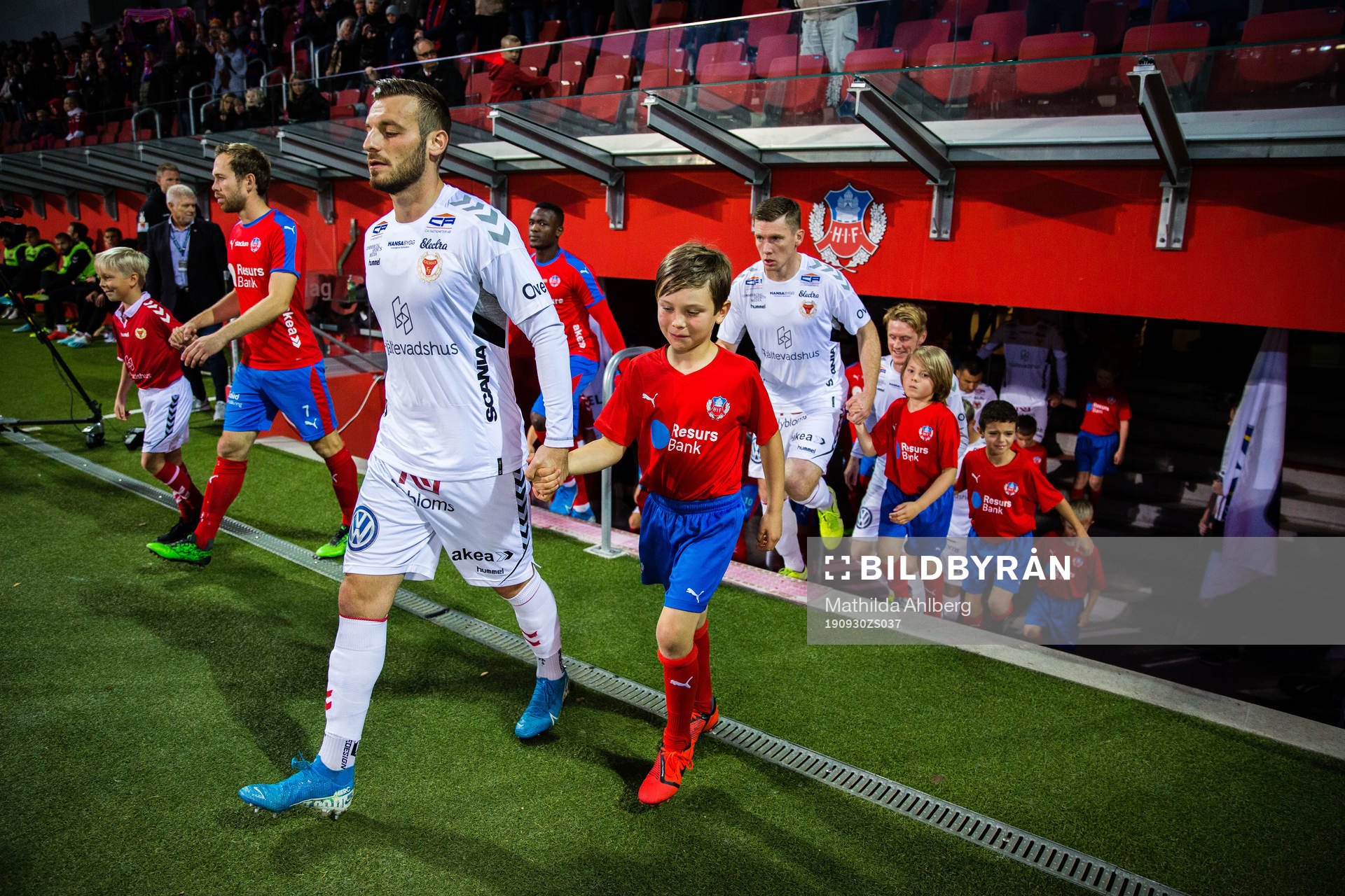 Kalmars Fidan Aliti med maskot