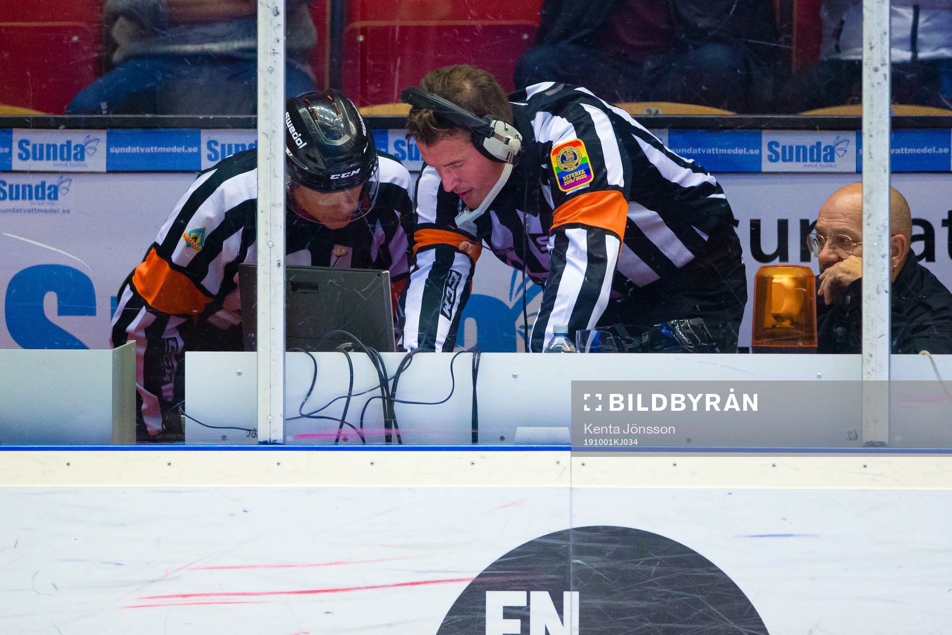 Domare följer Brynäs bortdömda 3-0 mål på TV-skärm