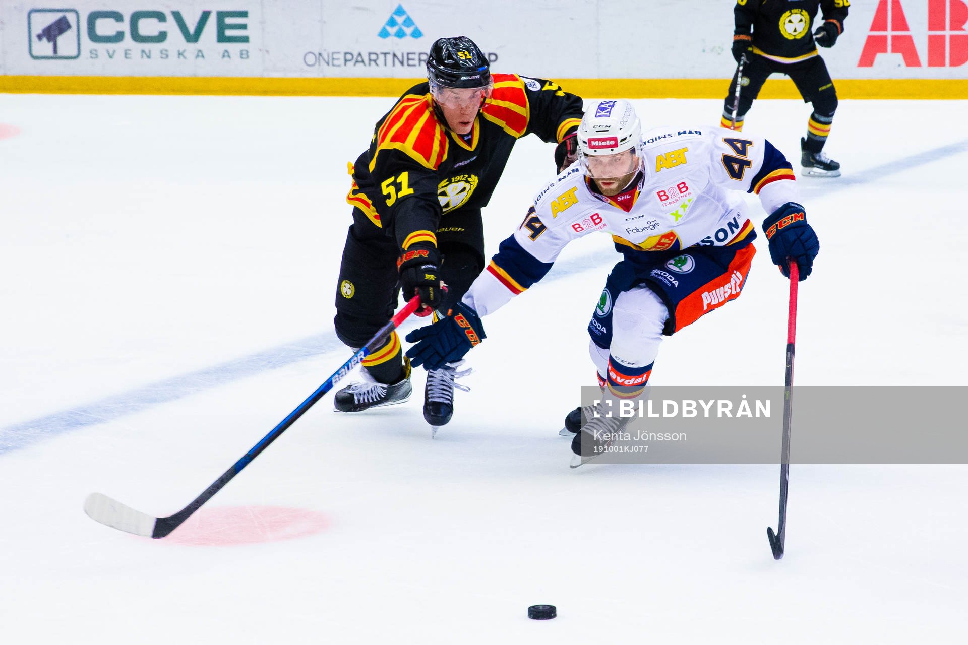 Brynäs Tomi Sallinen och Djurgårdens Mattias Guter