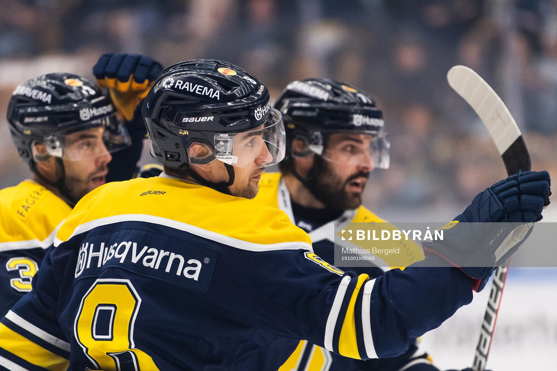 s Nils Andersson jublar med Markus Lauridsen och Linus
