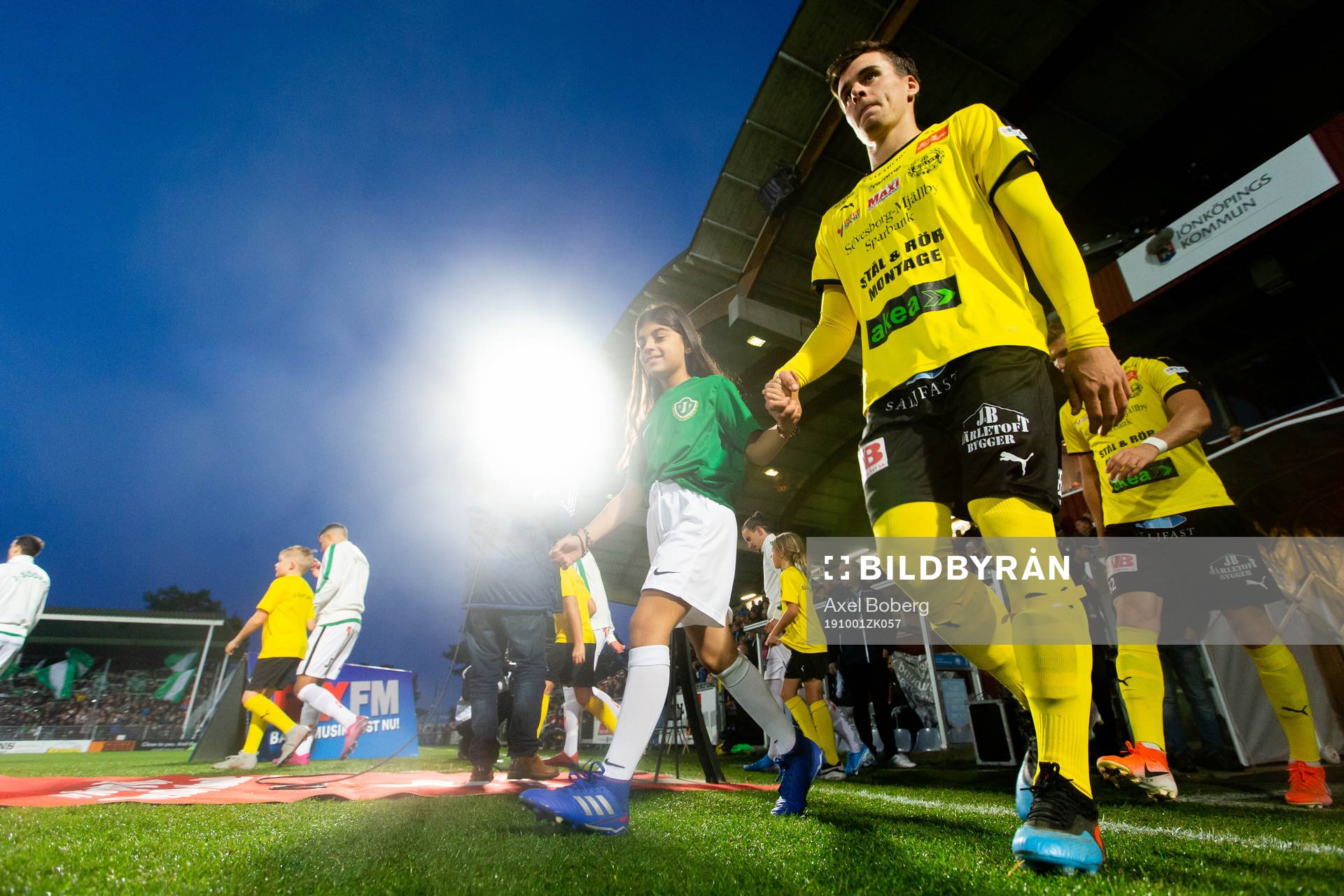 Mjällbys Jesper Gustavsson går in på planen