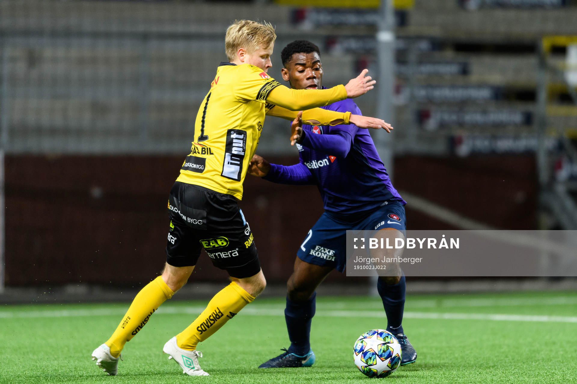 Elfsborgs Kevin Liitmatainen och Midtjyllands Raphael