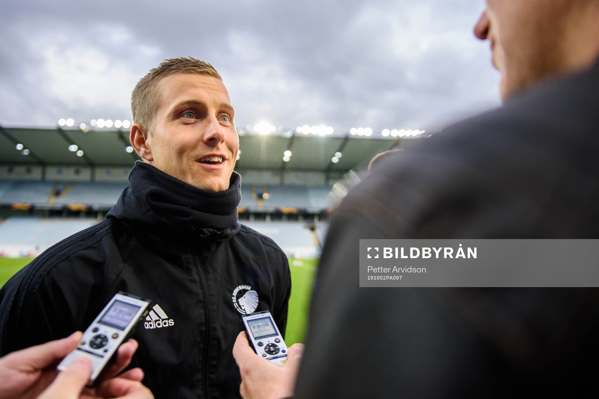 Karl-Johan Johnsson goalkeeper of FC Köpenhamn talks with