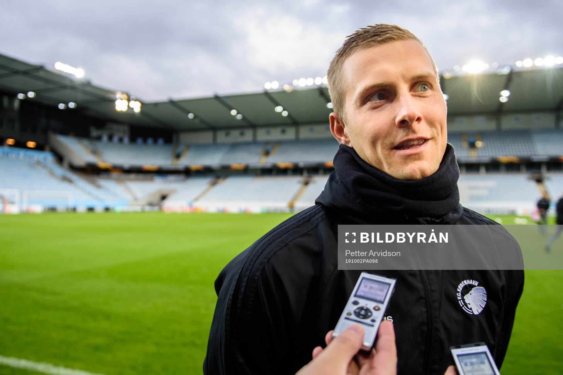 Karl-Johan Johnsson goalkeeper of FC Köpenhamn talks with
