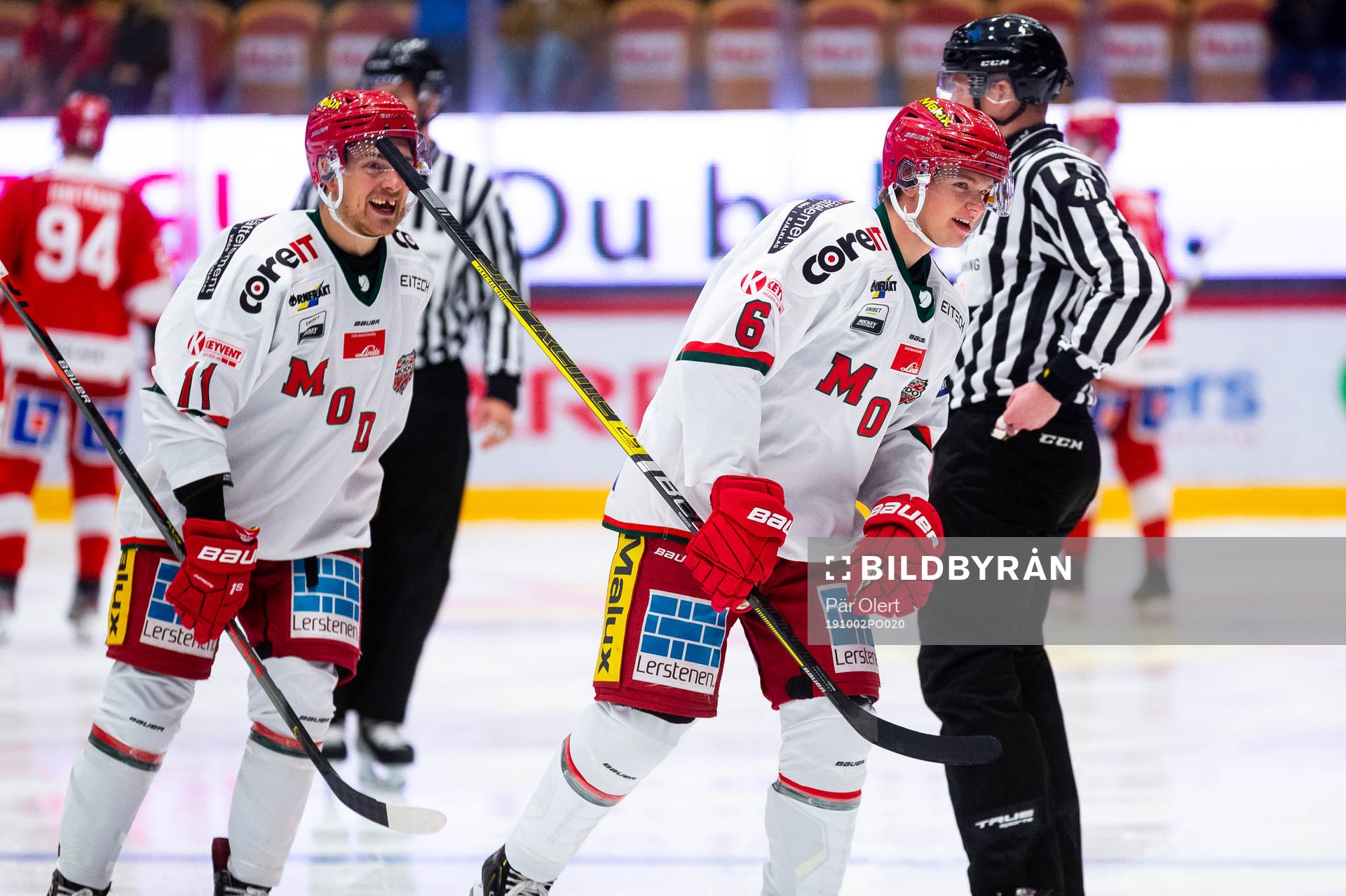 Modos Mattias Norlinder jublar