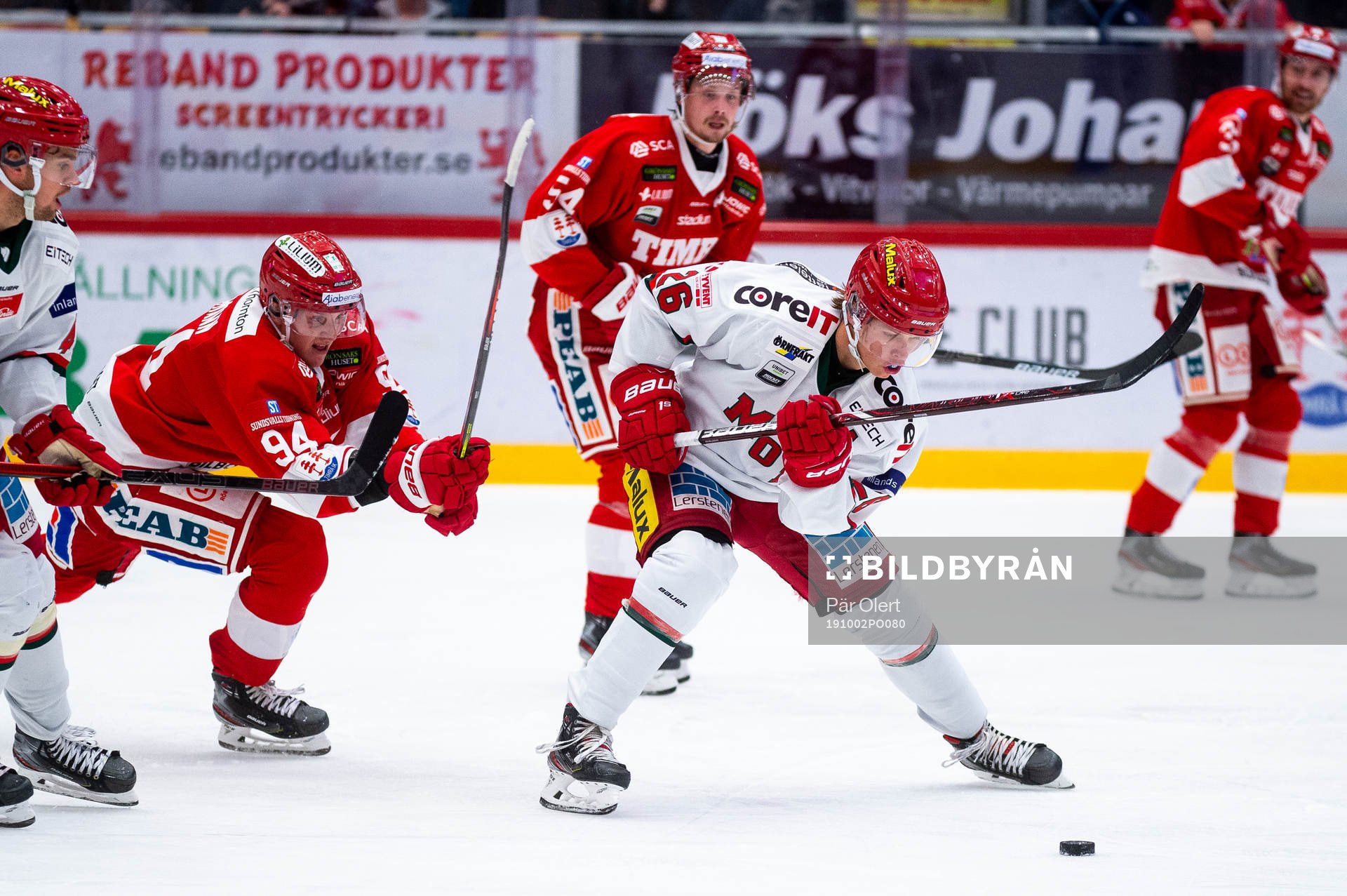 Timrås Sebastian Hartmann och Modos Tom Hedberg
