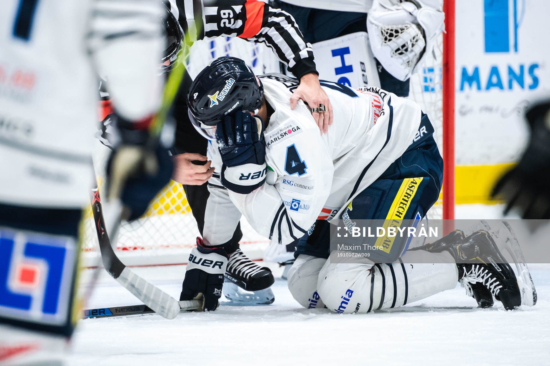 Karlskogas Alexander Leandersson har ont