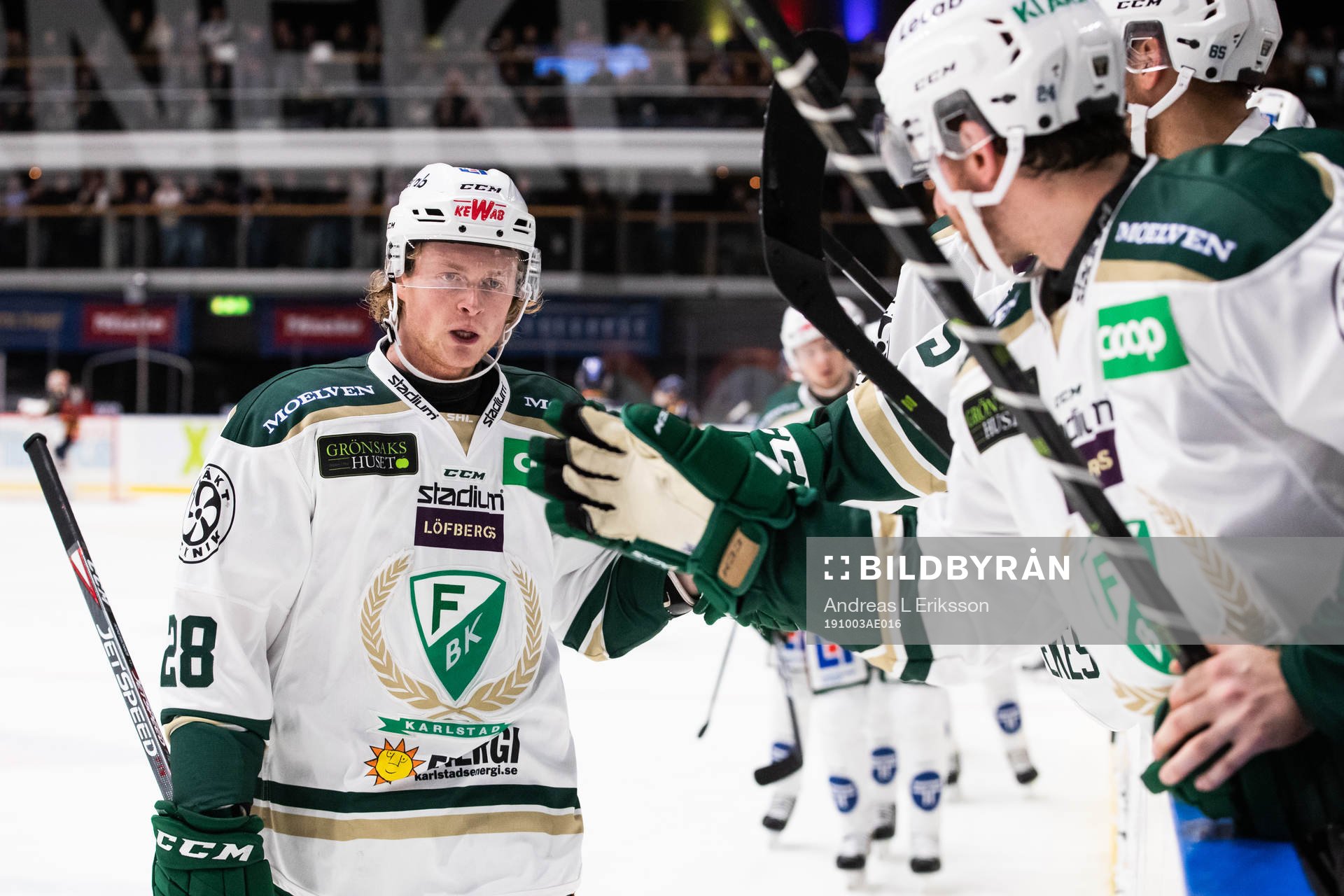 Färjestads Linus Arnesson jublar