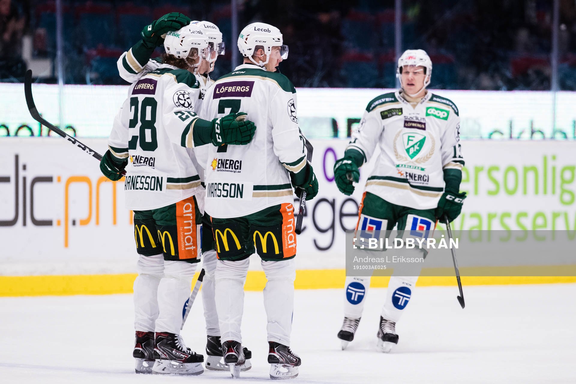 Färjestads Linus Arnesson jublar