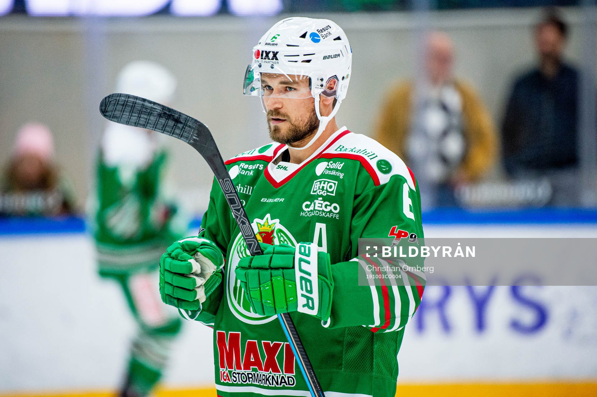 Rögles Craig Schira värmer upp