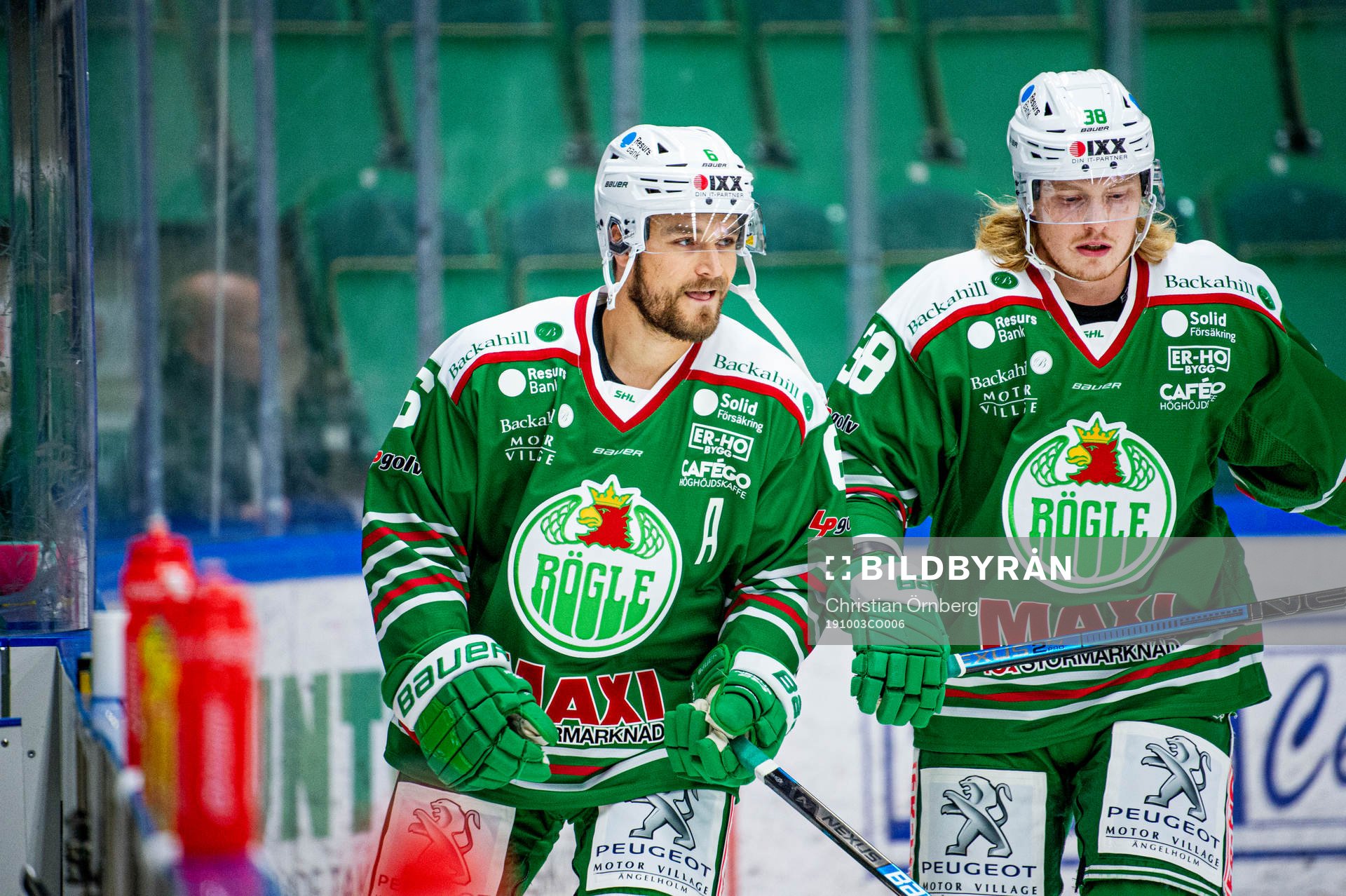 Rögles Craig Schira och Erik Andersson värmer upp