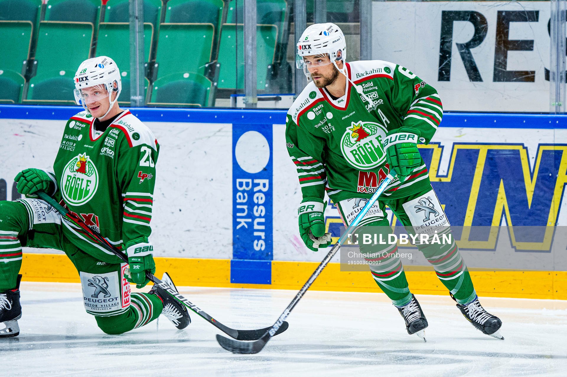 Rögles Anton Bengtsson och Craig Schira värmer upp