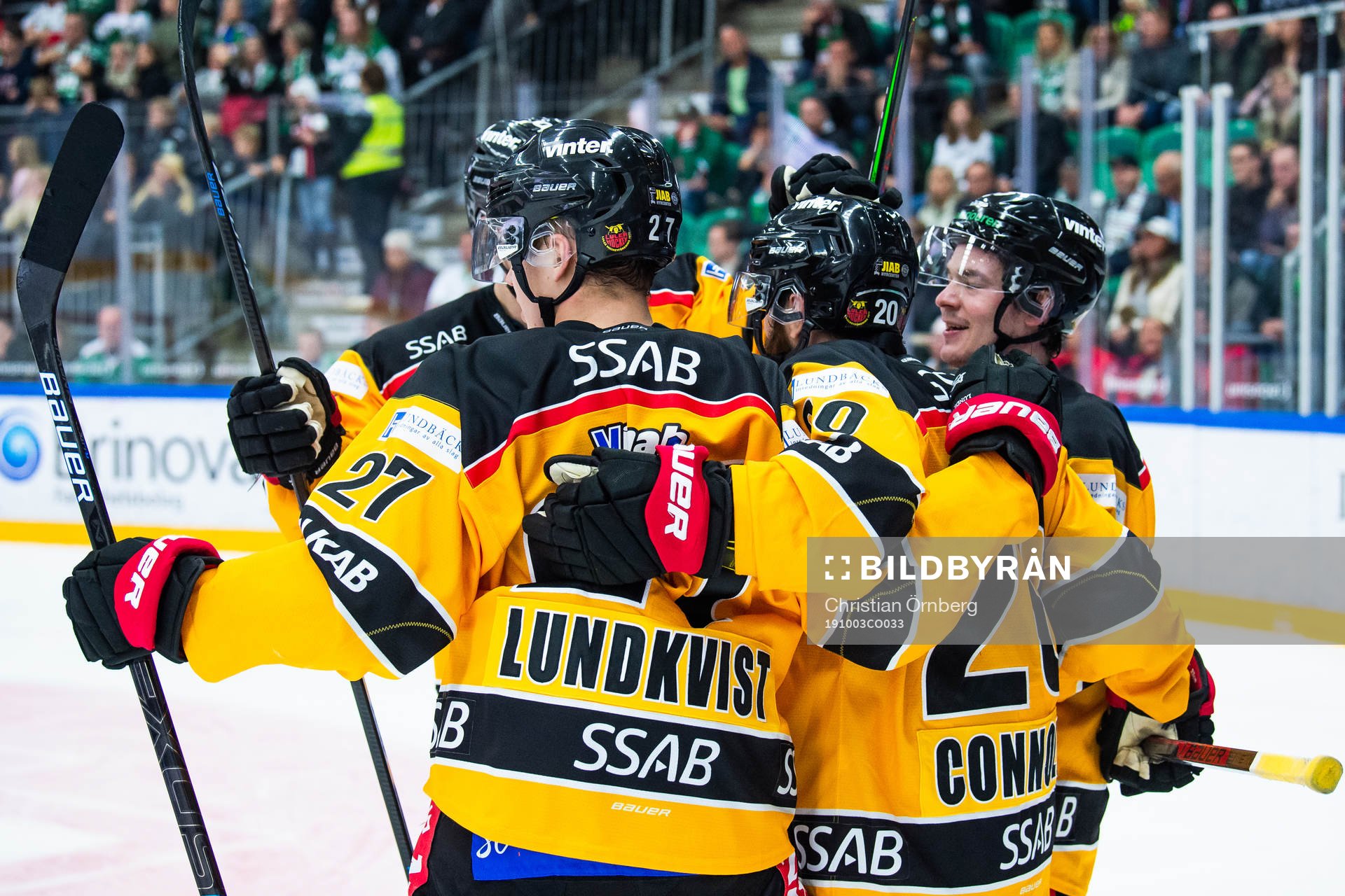 Luleås Jack Connolly jublar med lagkamrater