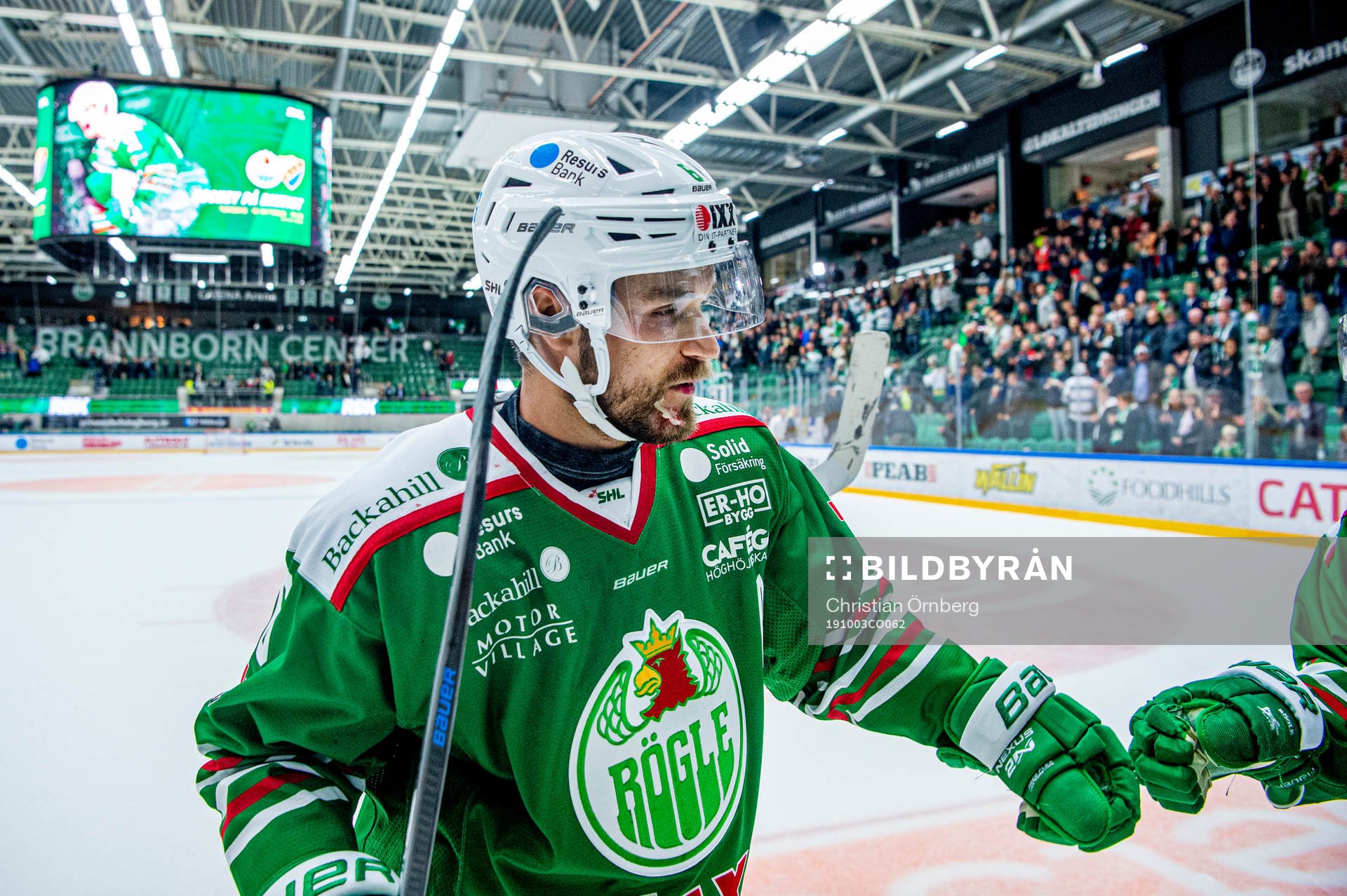 Rögles Craig Schira jublar med lagkamraterna