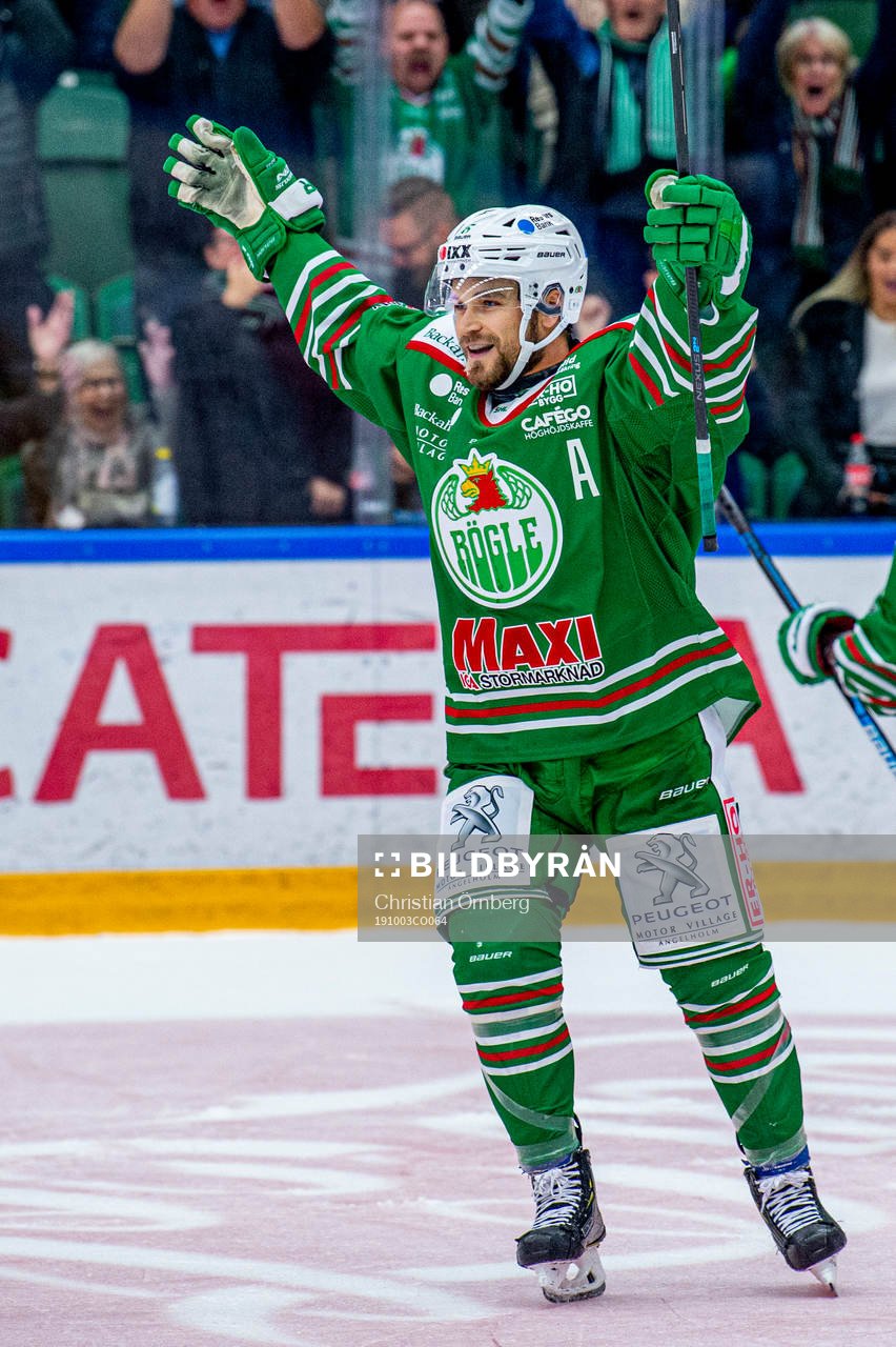 Rögles Craig Schira jublar