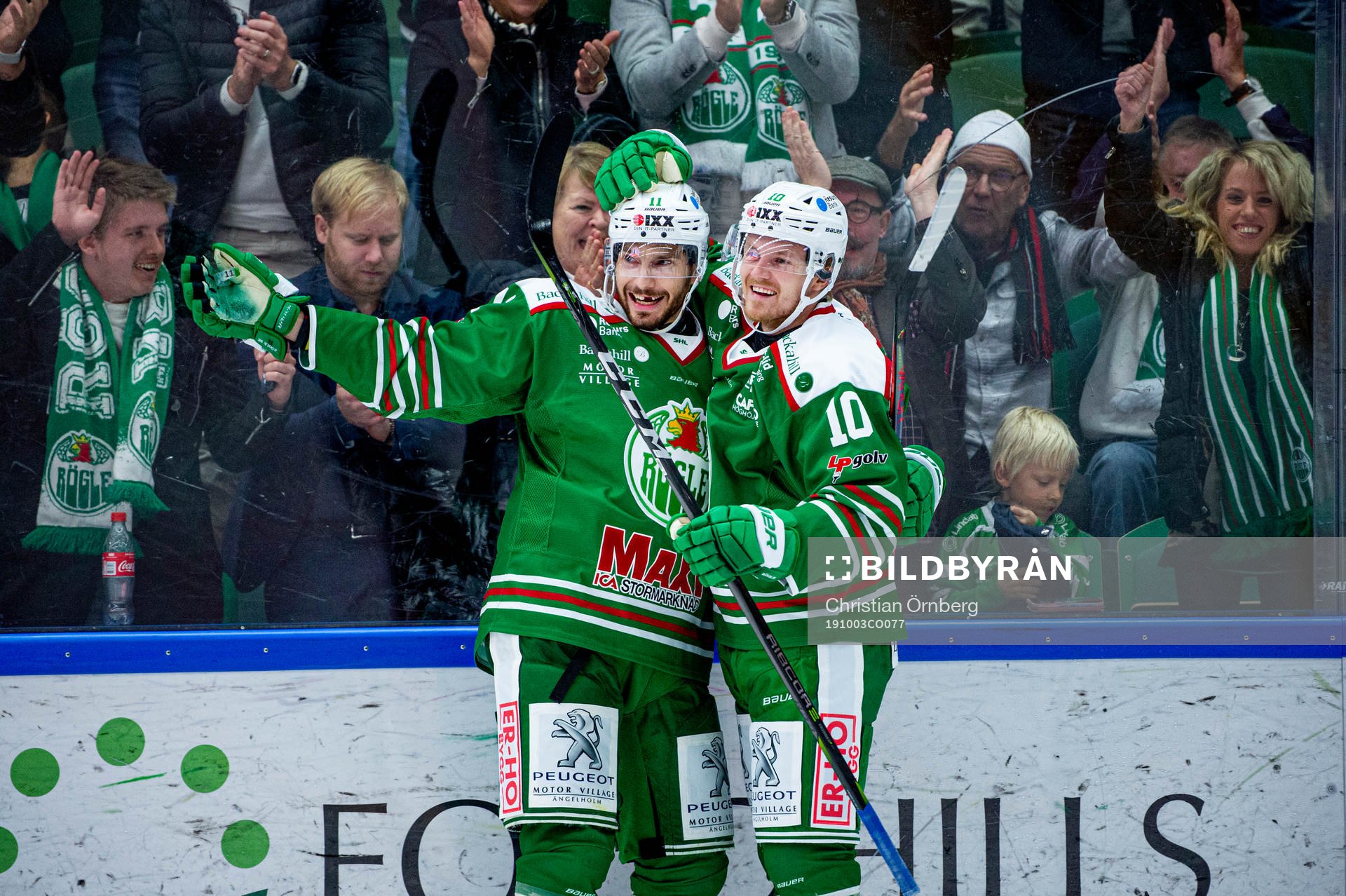 Rögles Mattias Sjögren och Nick Sörensen jublar