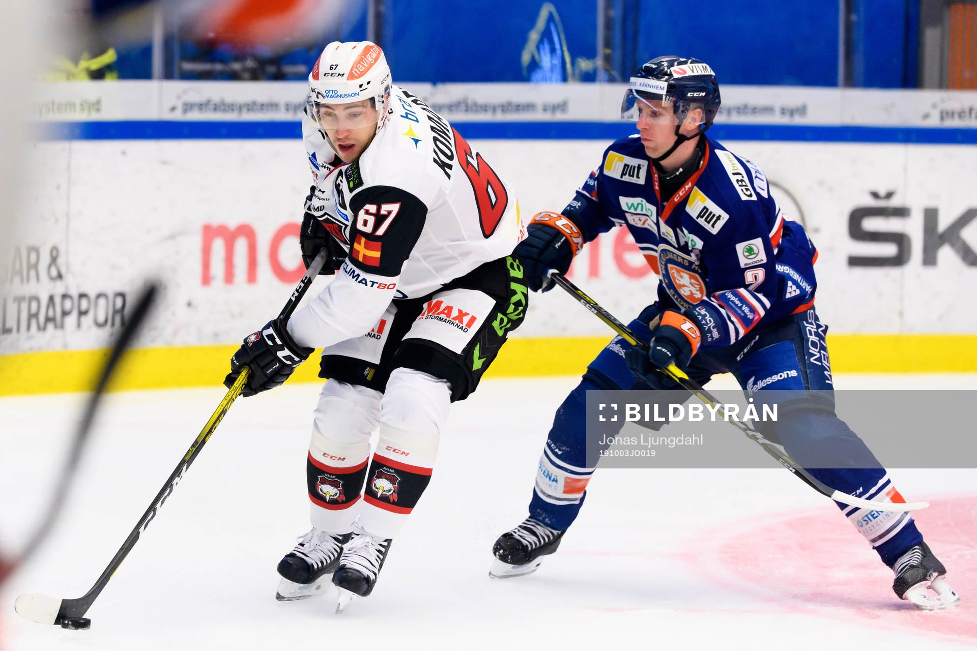 Malmö Redhawks Konstantin Komarek och Växjös Matthew
