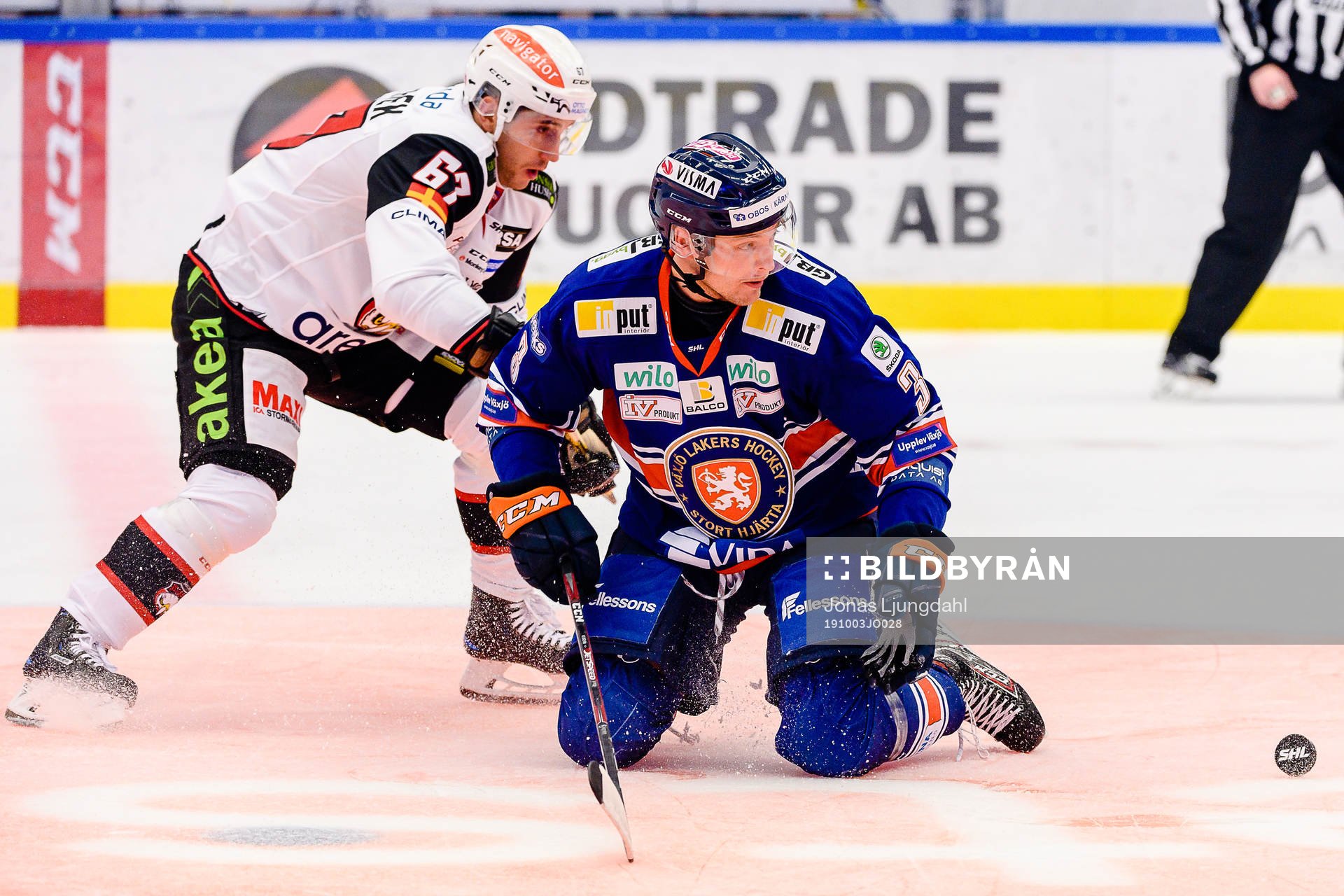Malmö Redhawks Konstantin Komarek och Växjös Oliver Bohm