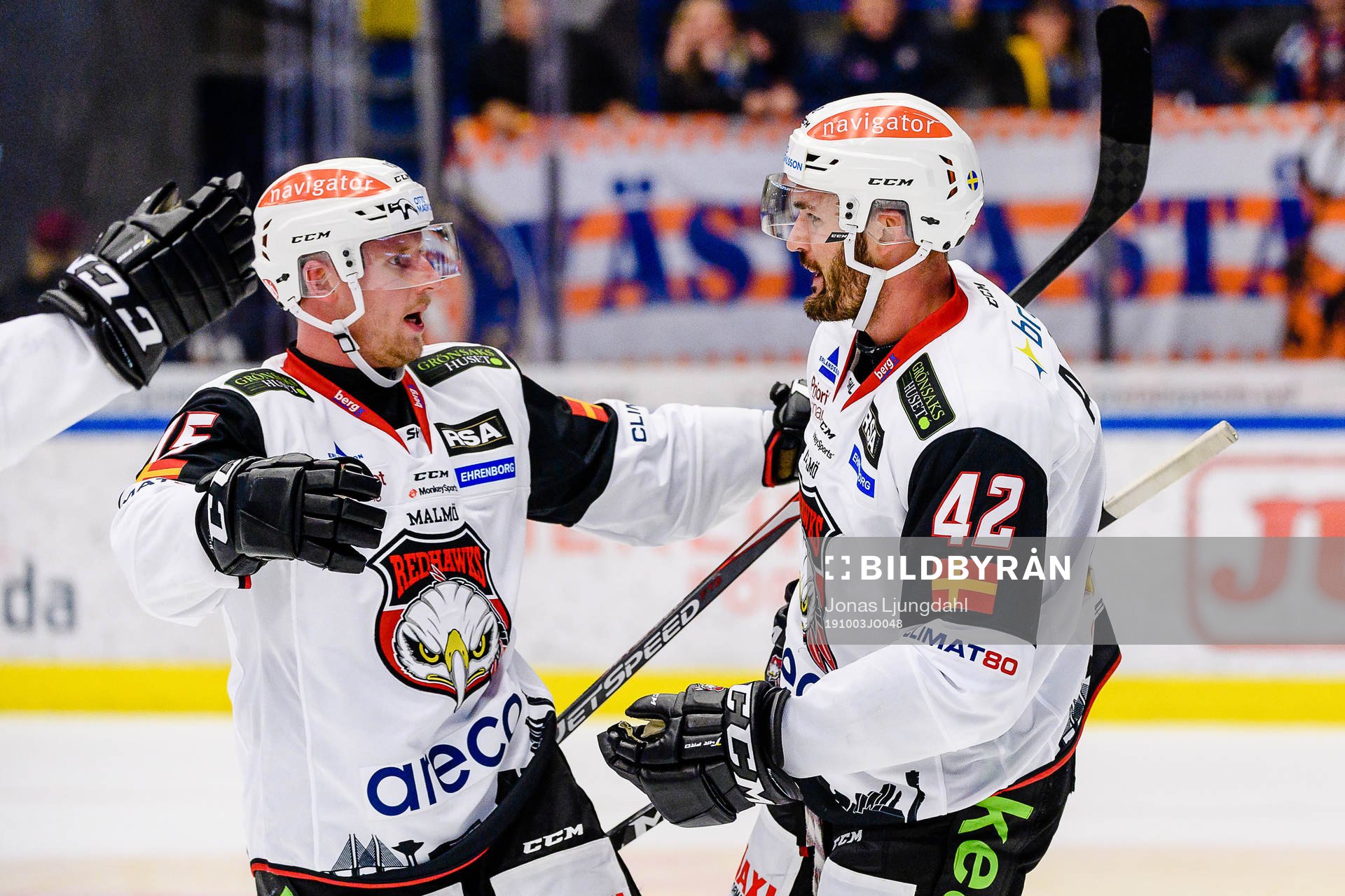 Malmö Redhawks Axel Wemmenborn och Niklas Arell jublar