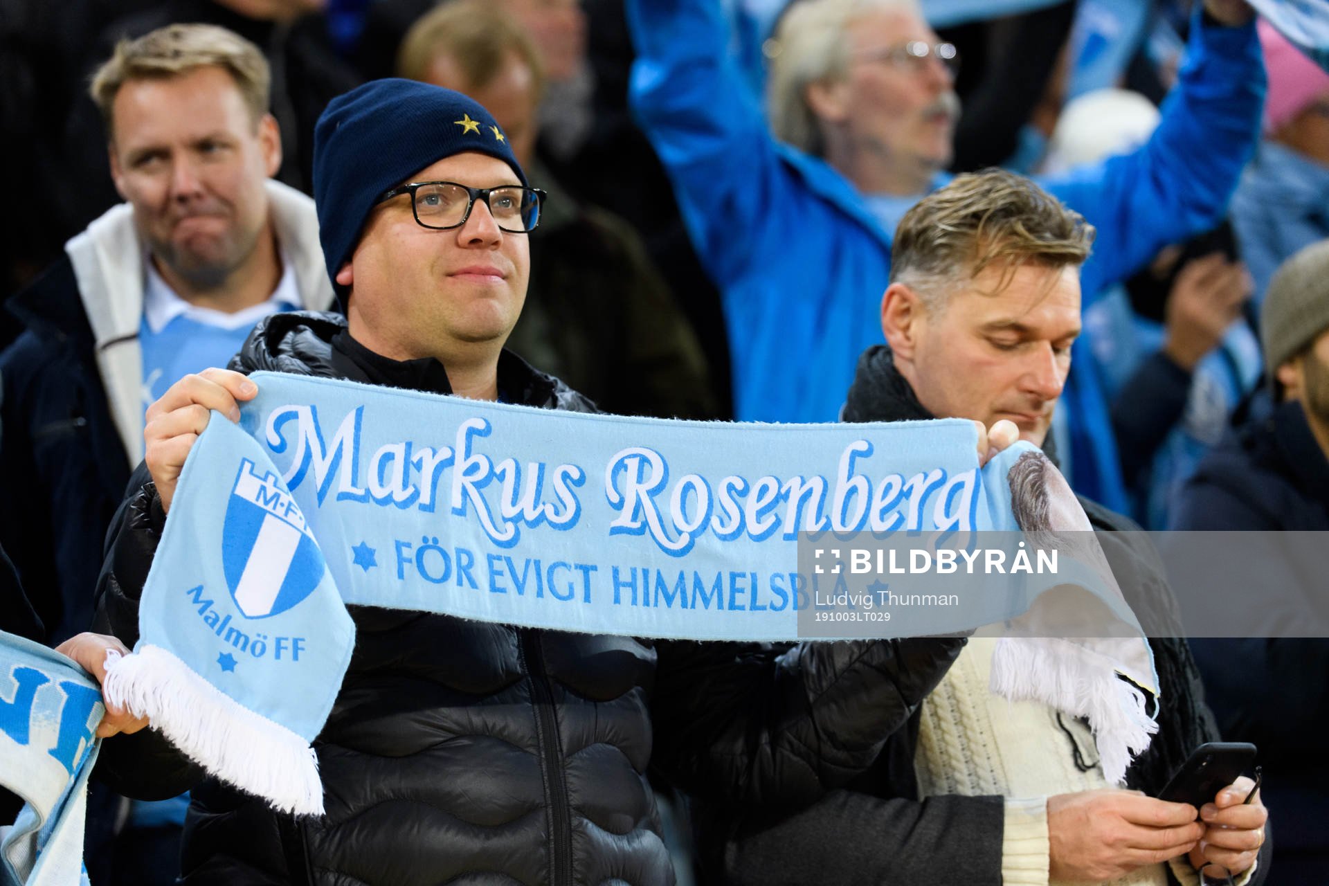 A supporter of Malmö FF with a scarf with the name Markus